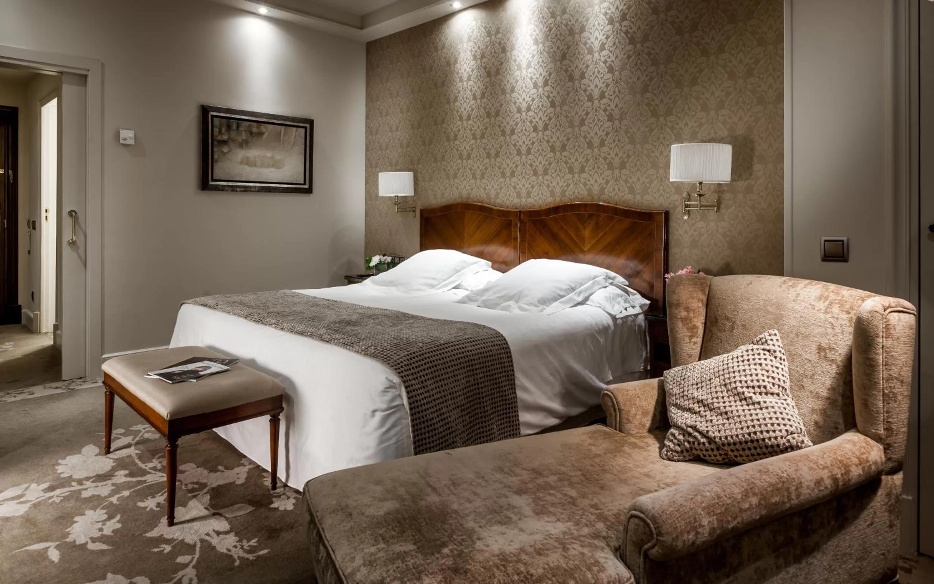 View (from property/room), Bed in Wellington Hotel & Spa Madrid