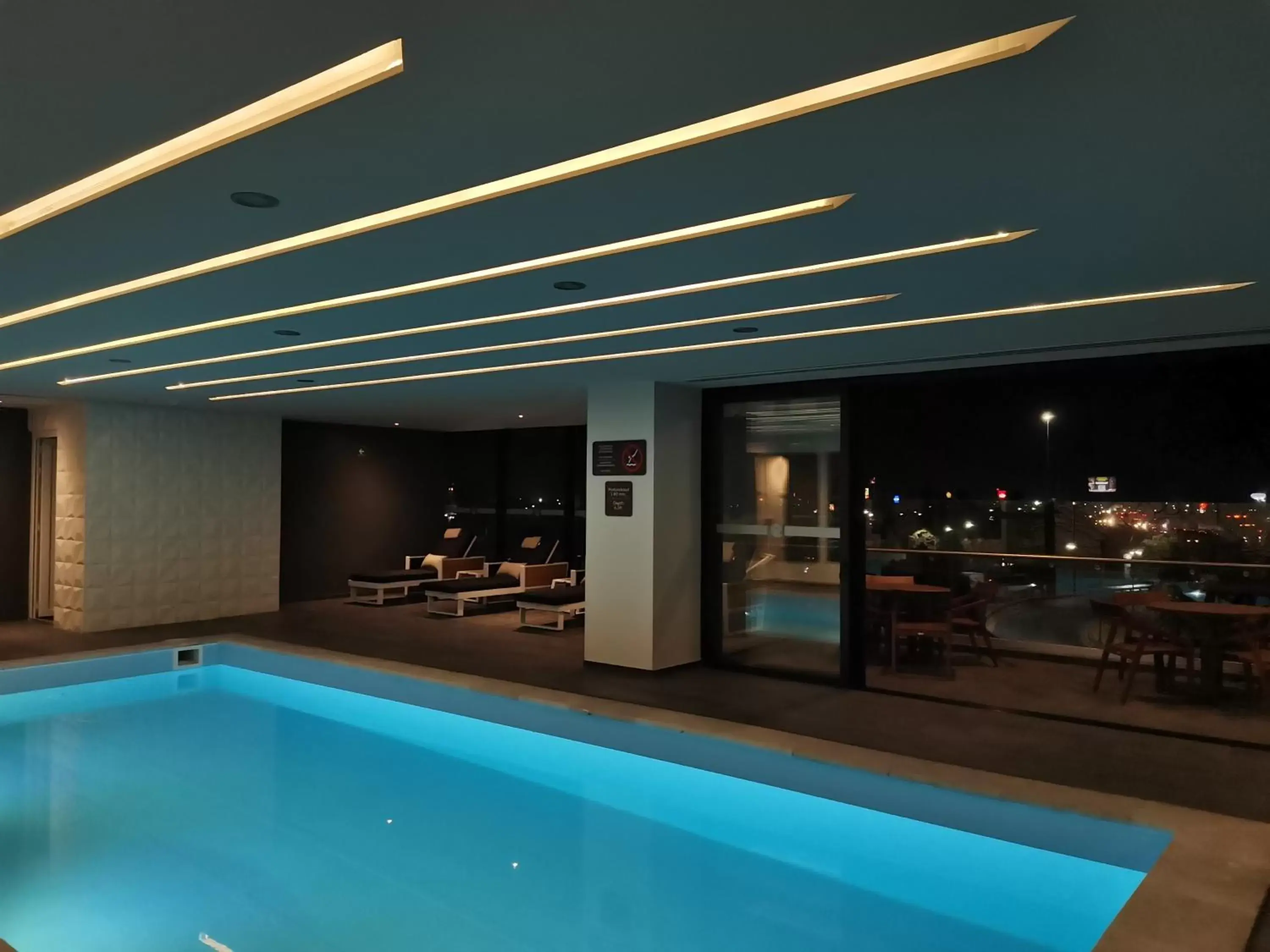 Swimming pool in Ramada Encore by Wyndham Monterrey Apodaca Zona Aeropuerto Swimming pool in Ramada Encore by Wyndham Monterrey Apodaca Zona Aeropuerto