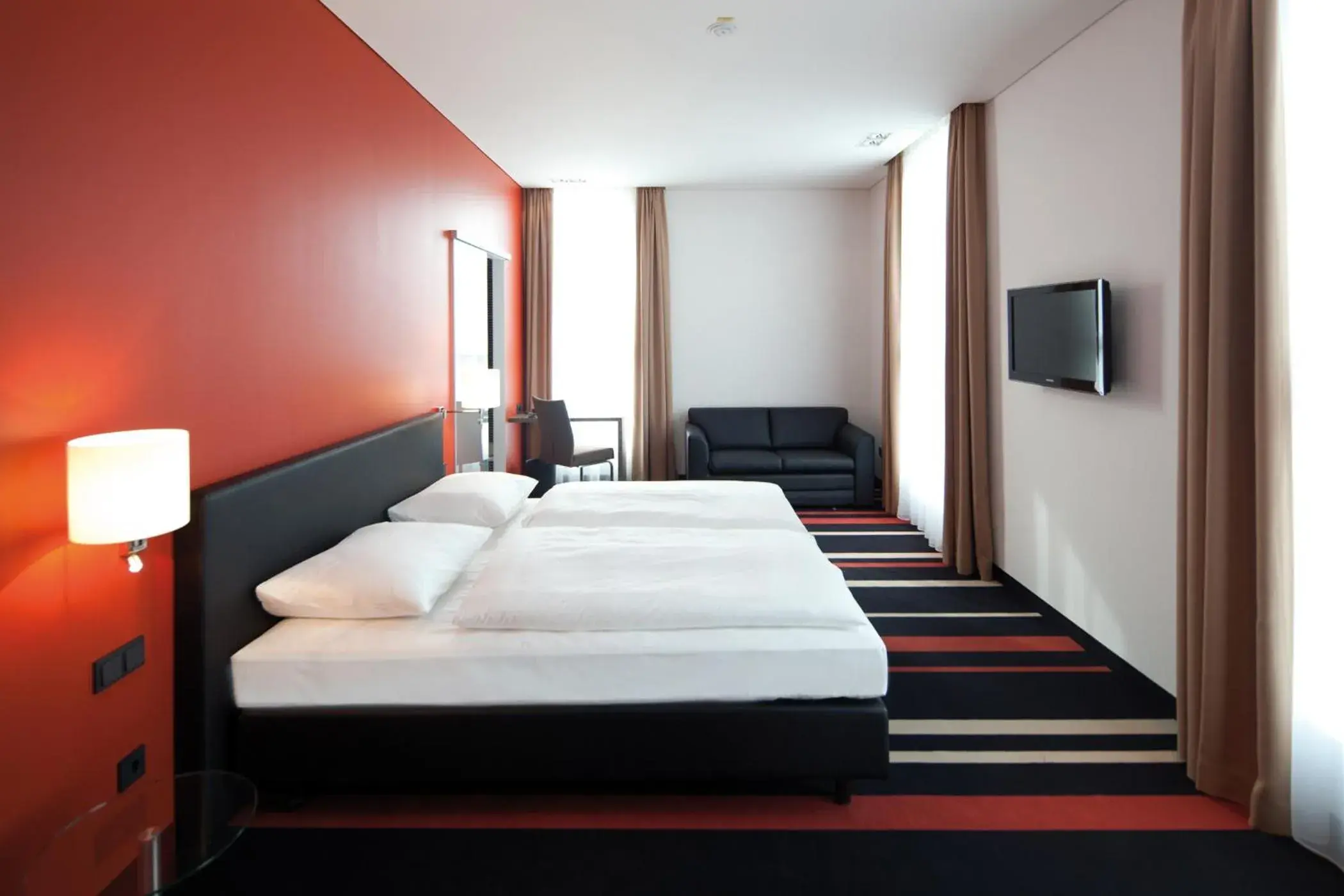 Photo of the whole room, Bed in enso Hotel