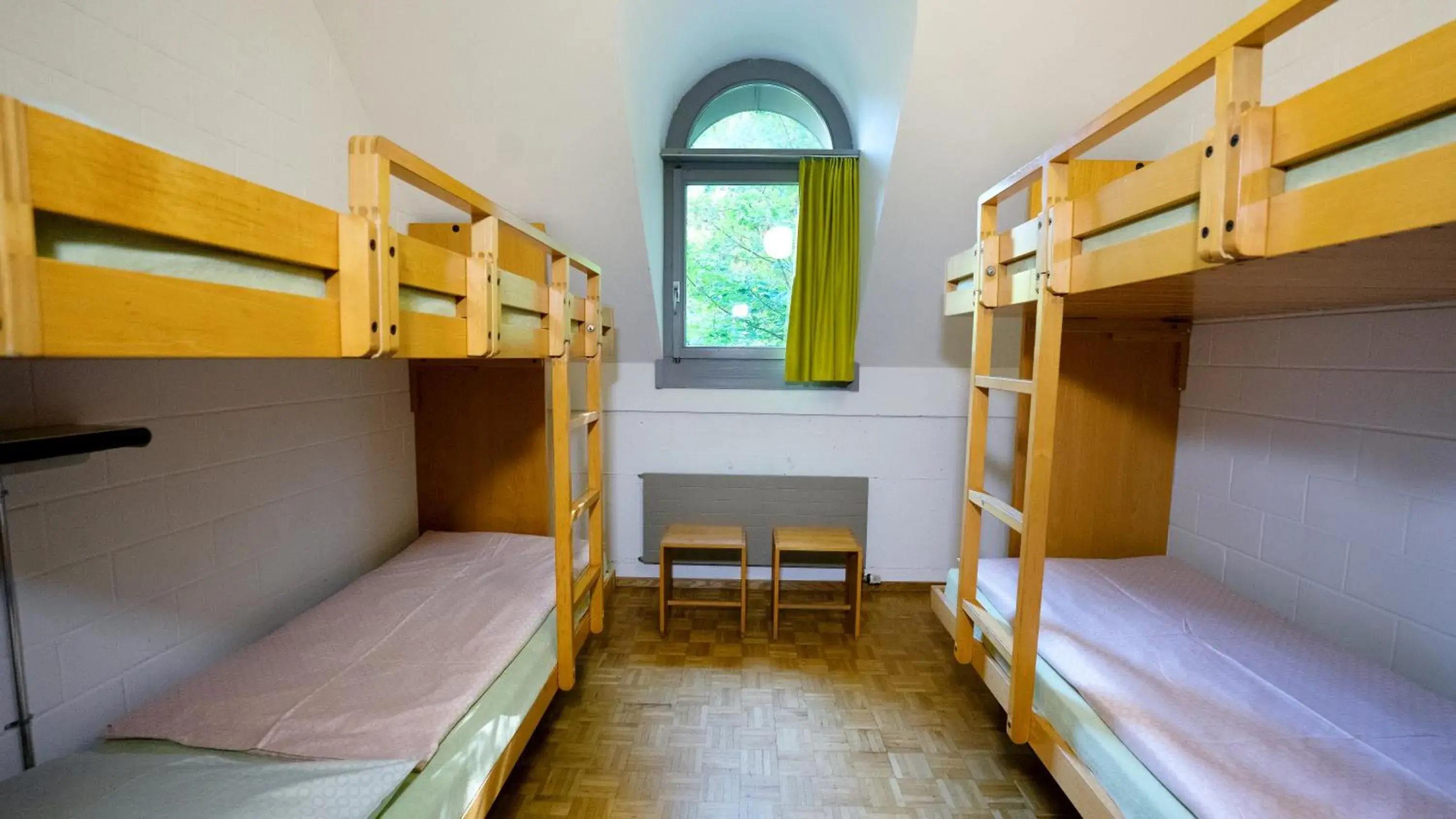 Photo of the whole room, Bunk Bed in Luzern Youth Hostel