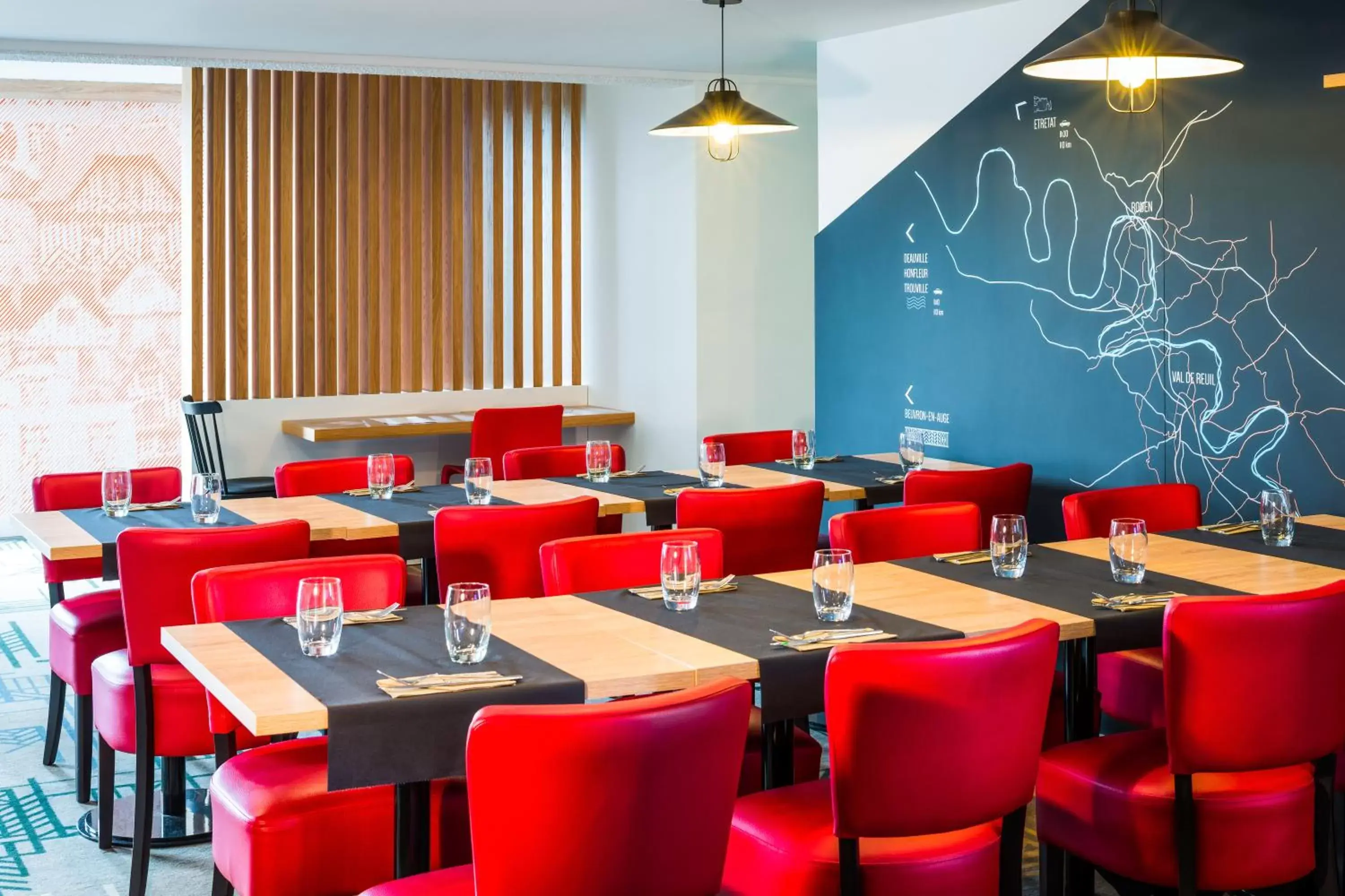 Restaurant/places to eat in ibis Styles Rouen Val De Reuil