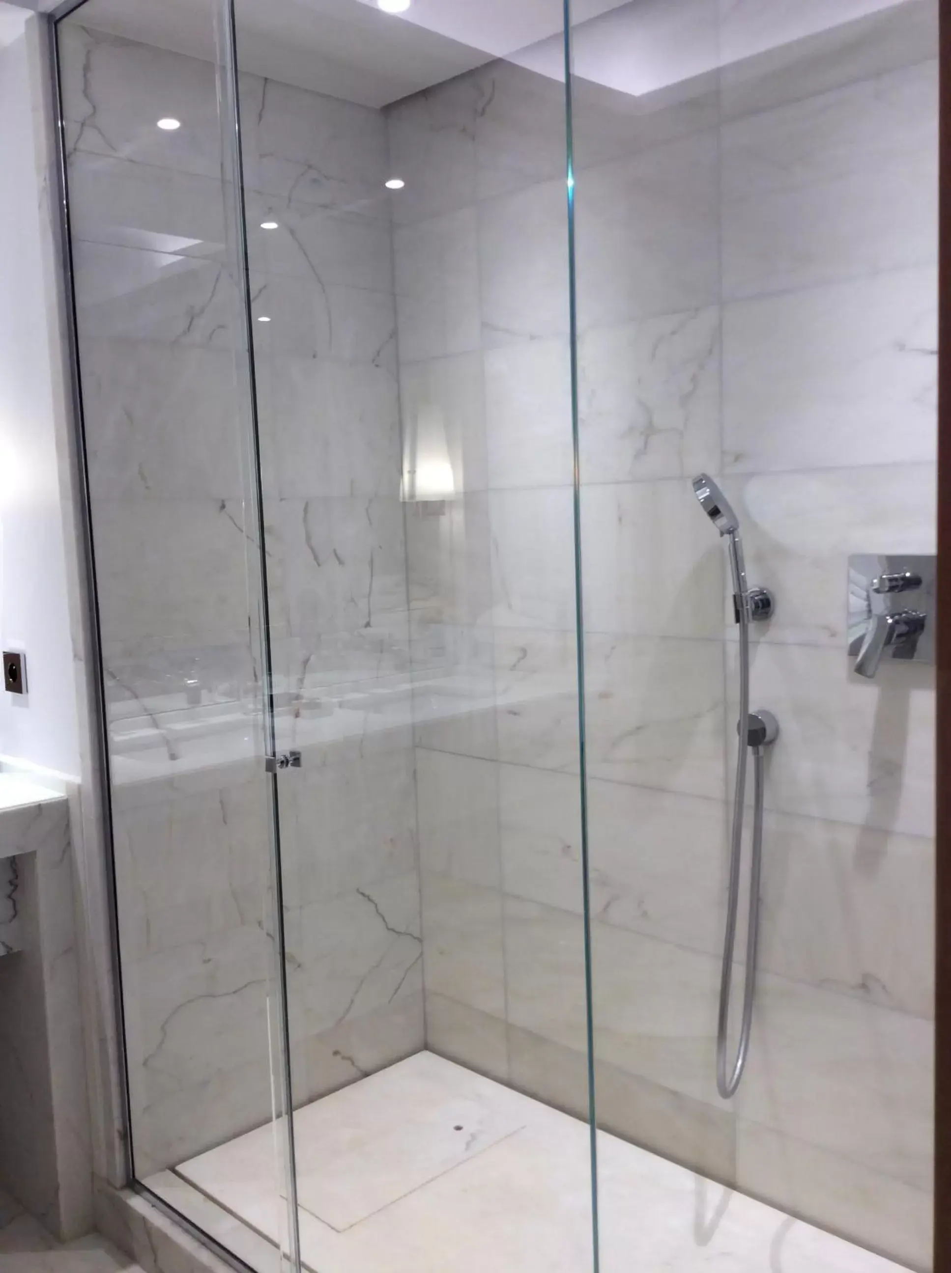 Shower, Bathroom in Hôtel De Castiglione