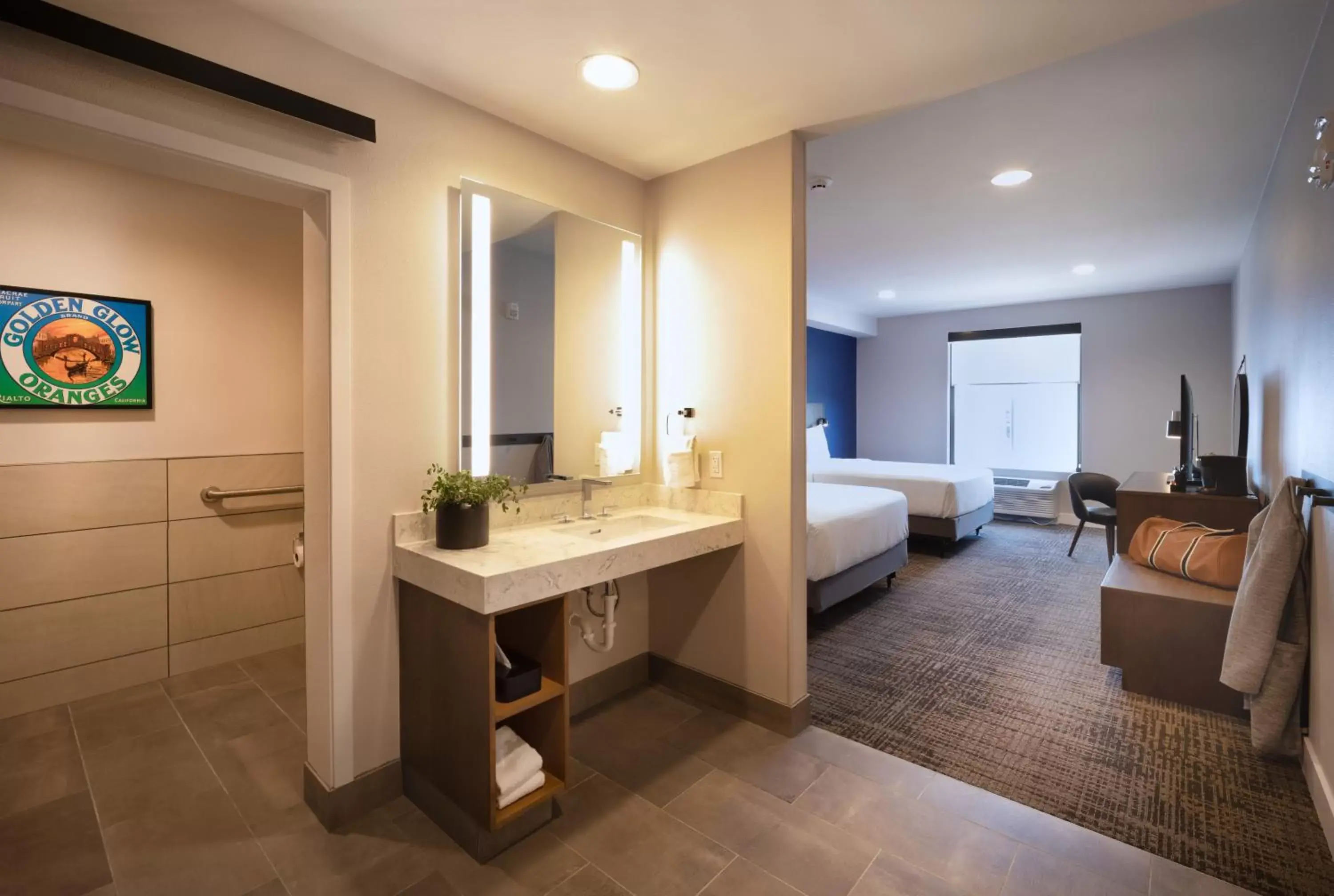 Photo of the whole room, Bathroom in Ayres Hotel Rialto Fontana