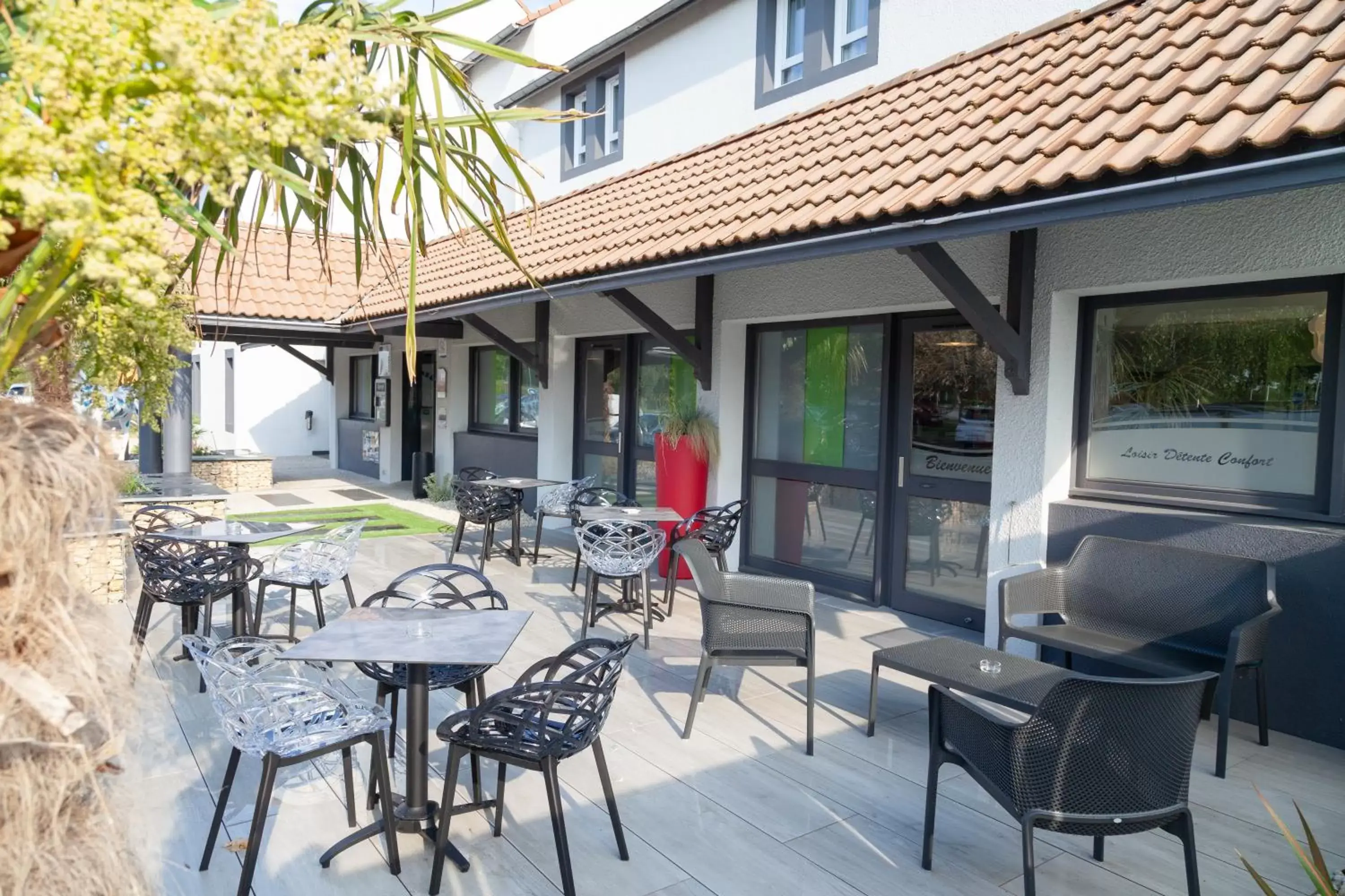 Patio, Restaurant/Places to Eat in Kyriad Niort-Espace MendesFrance