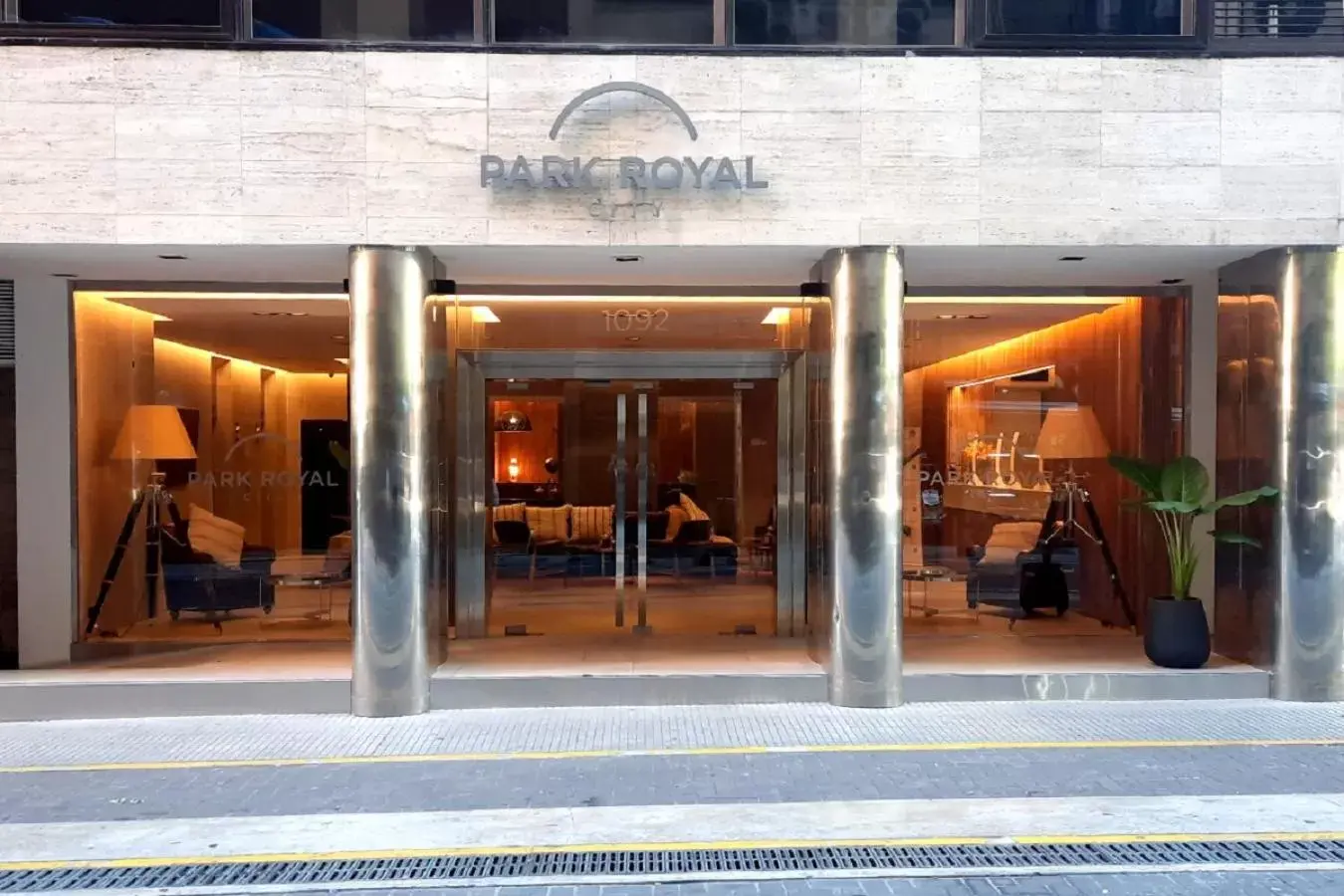 Property building in Park Royal City Buenos Aires