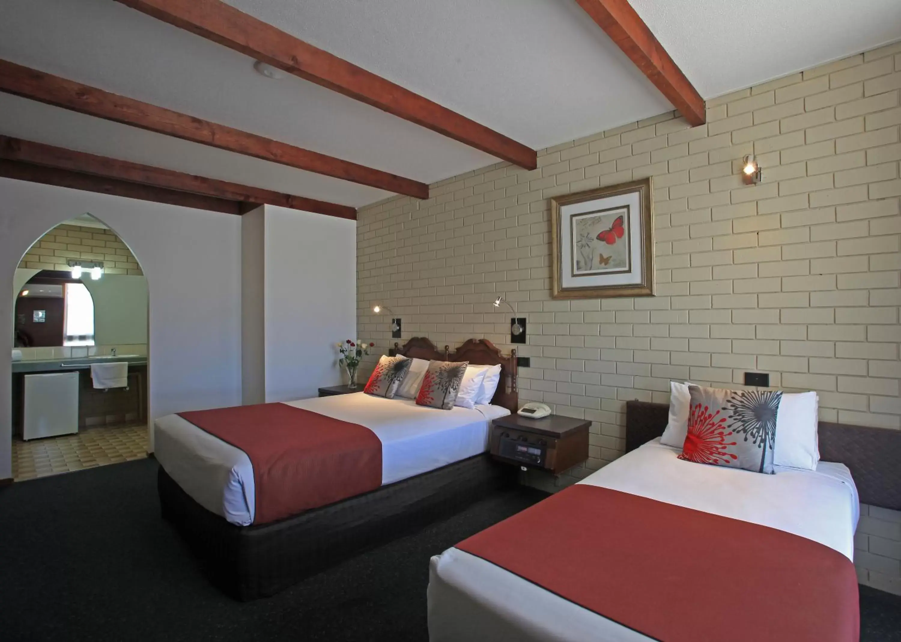 Photo of the whole room, Bed in Belltower Motor Inn