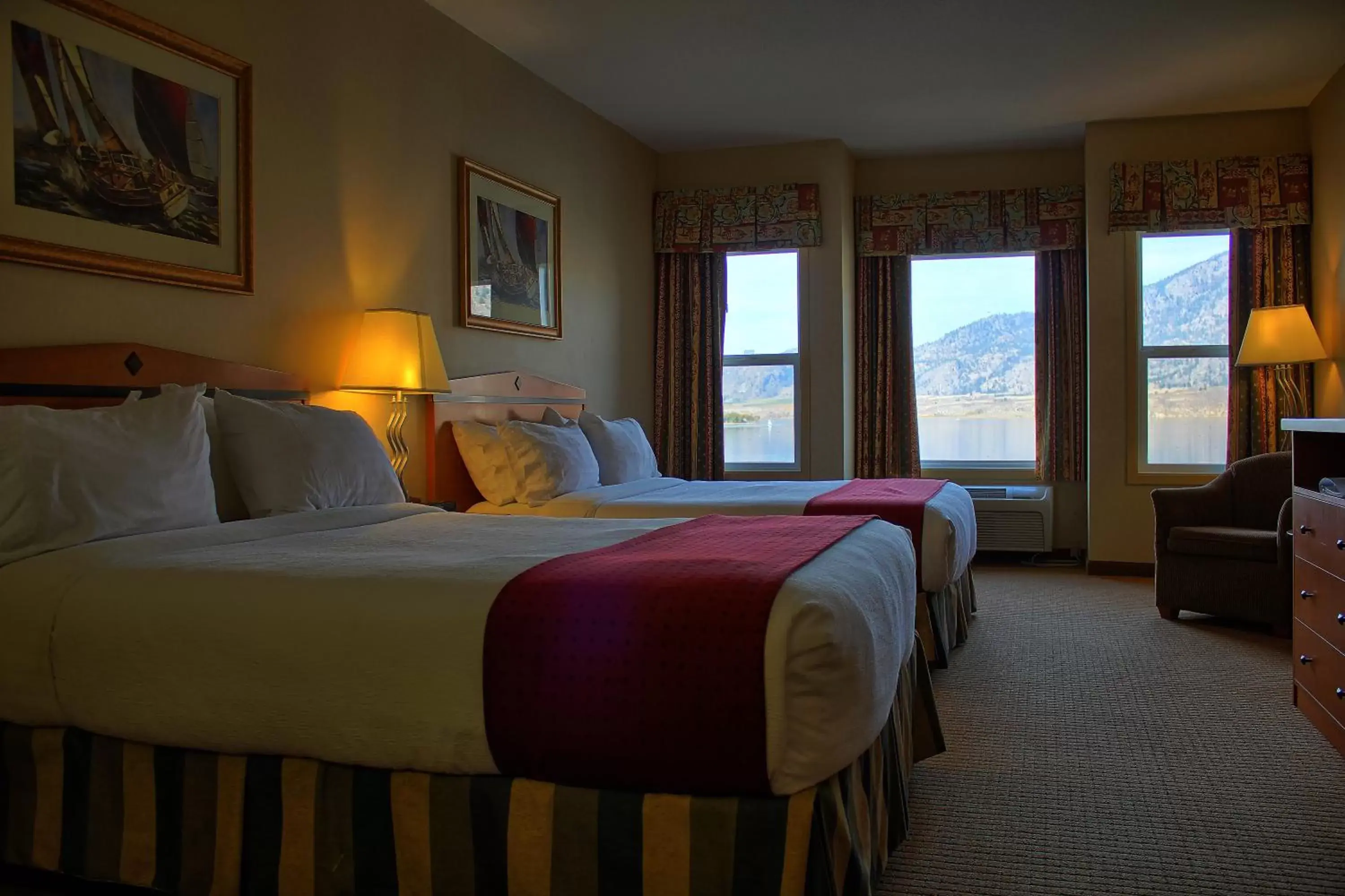Bed in Holiday Inn Hotel & Suites Osoyoos, an IHG Hotel