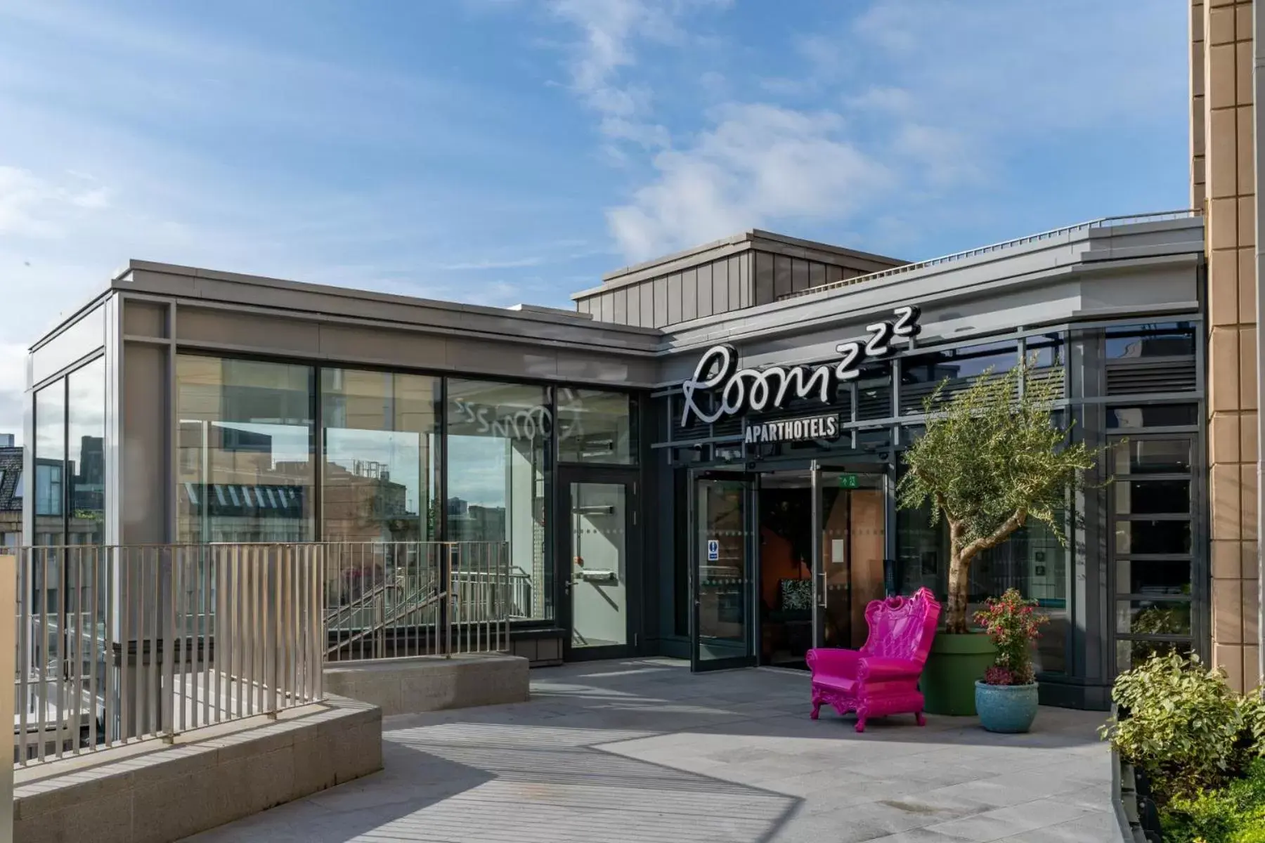 Property building in Roomzzz Edinburgh Property building in Roomzzz Edinburgh