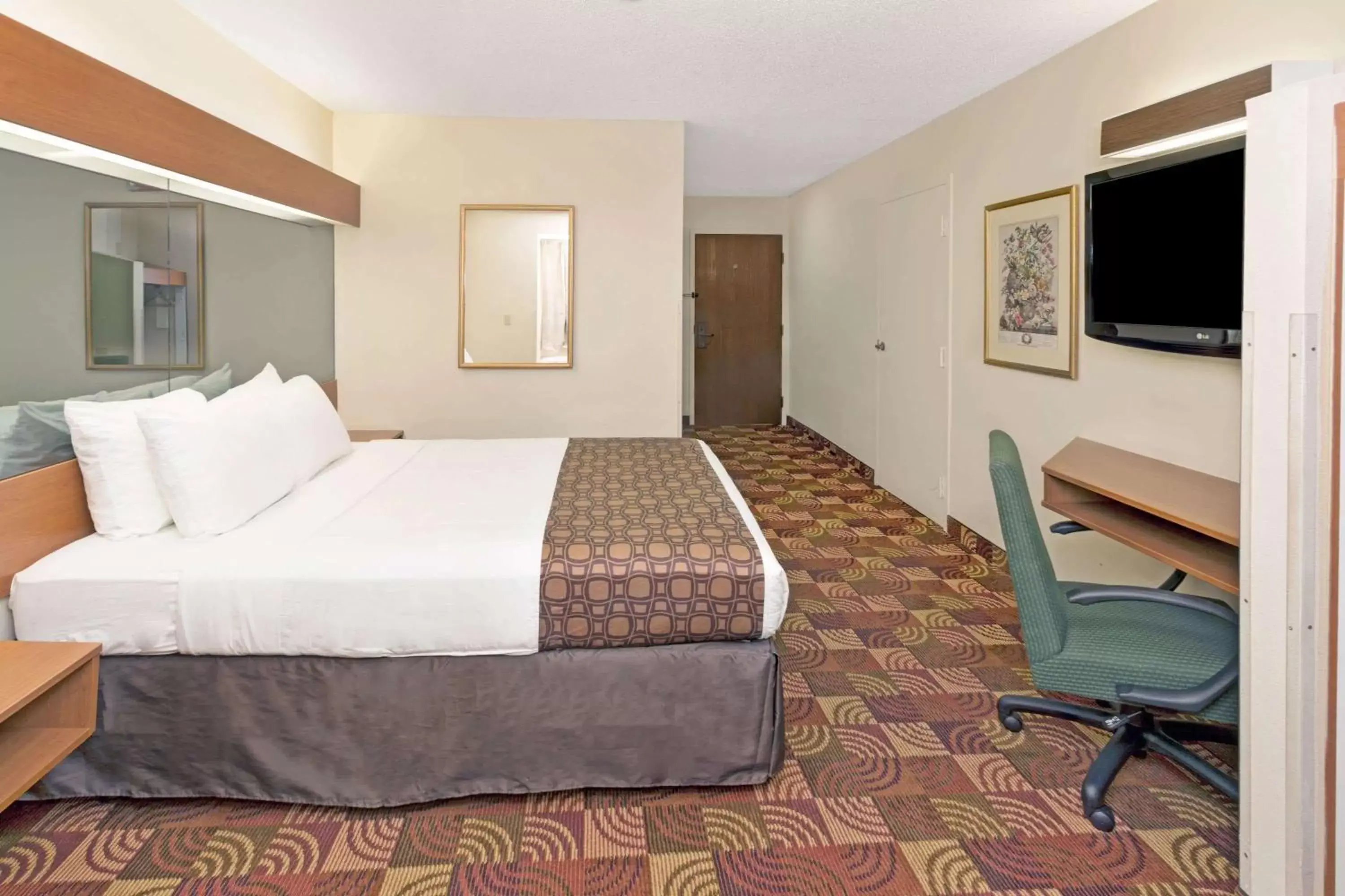 Photo of the whole room, Bed in Microtel Inn & Suites by Wyndham Denver Airport