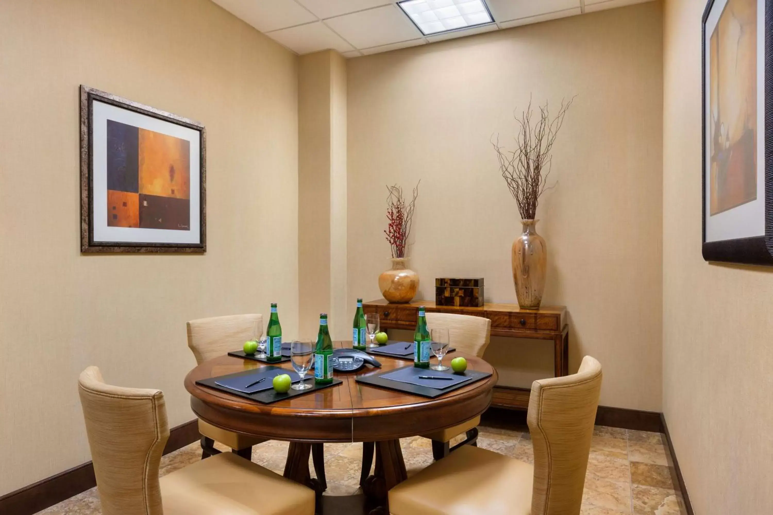 Meeting/conference room, Dining Area in Hilton Phoenix Chandler