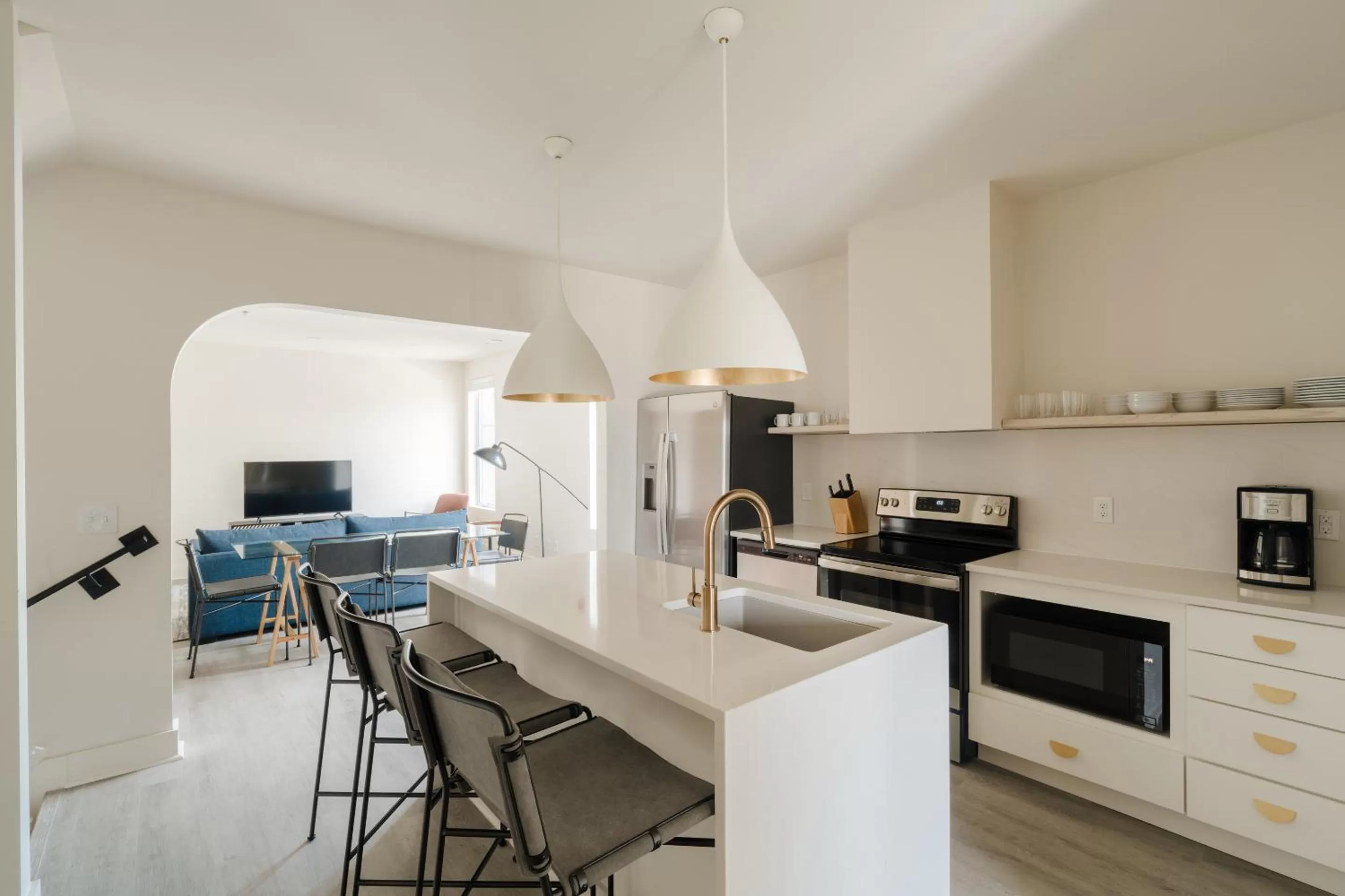 Living room, Kitchen/Kitchenette in Sonder The Hideaway