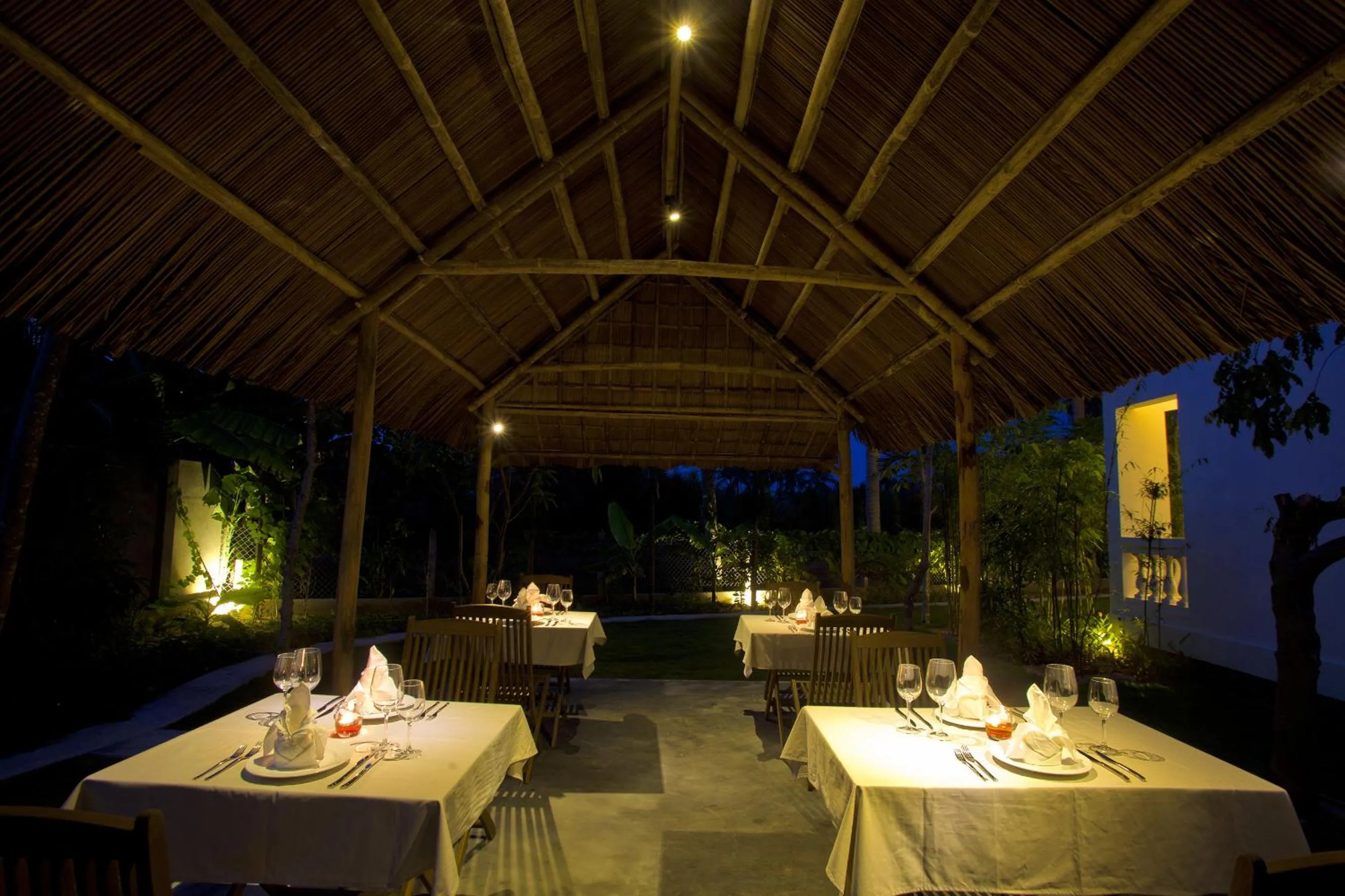 Restaurant/places to eat in Palm View Villa
