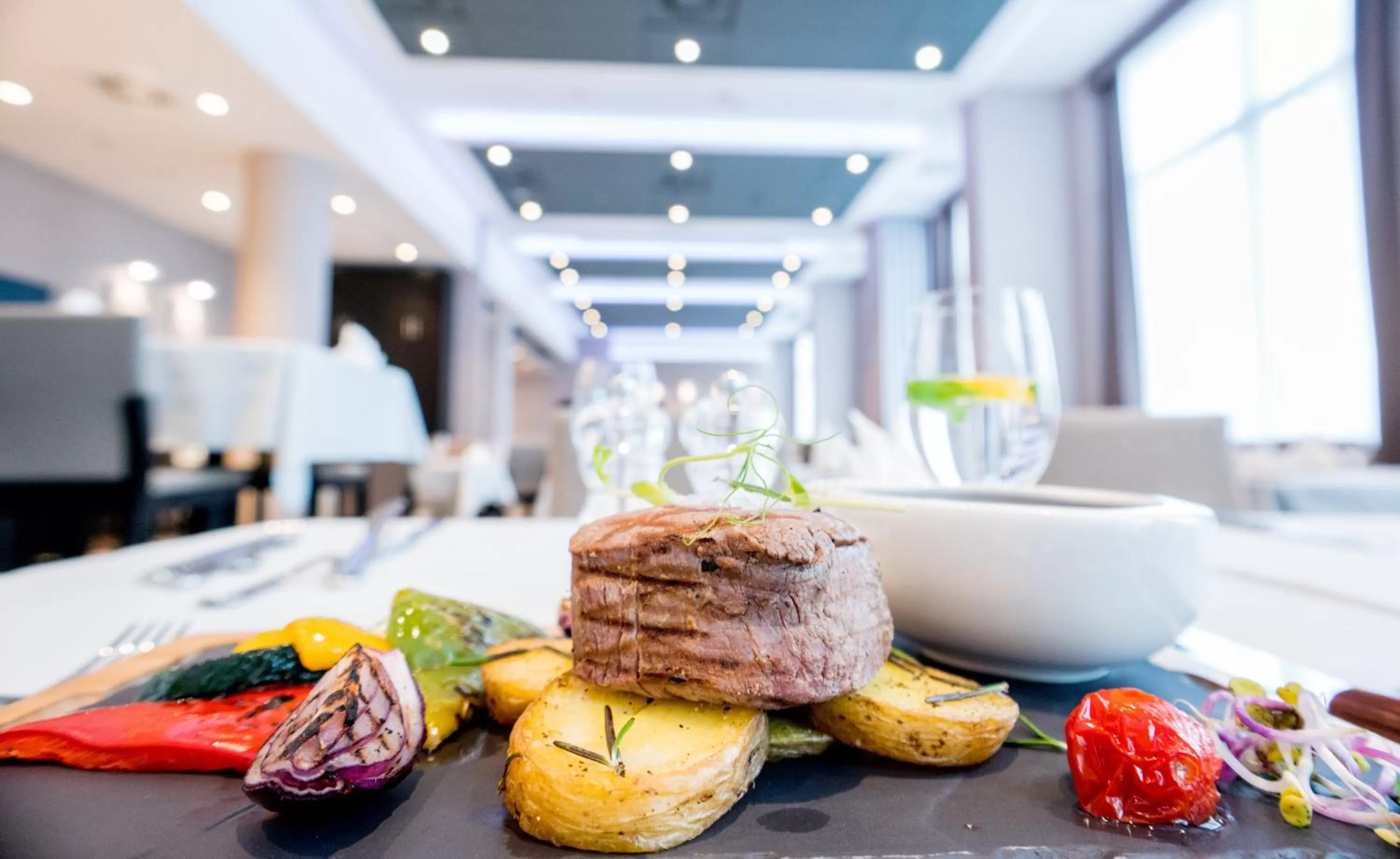 Restaurant/places to eat in Holiday Inn Dąbrowa Górnicza-Katowice by IHG