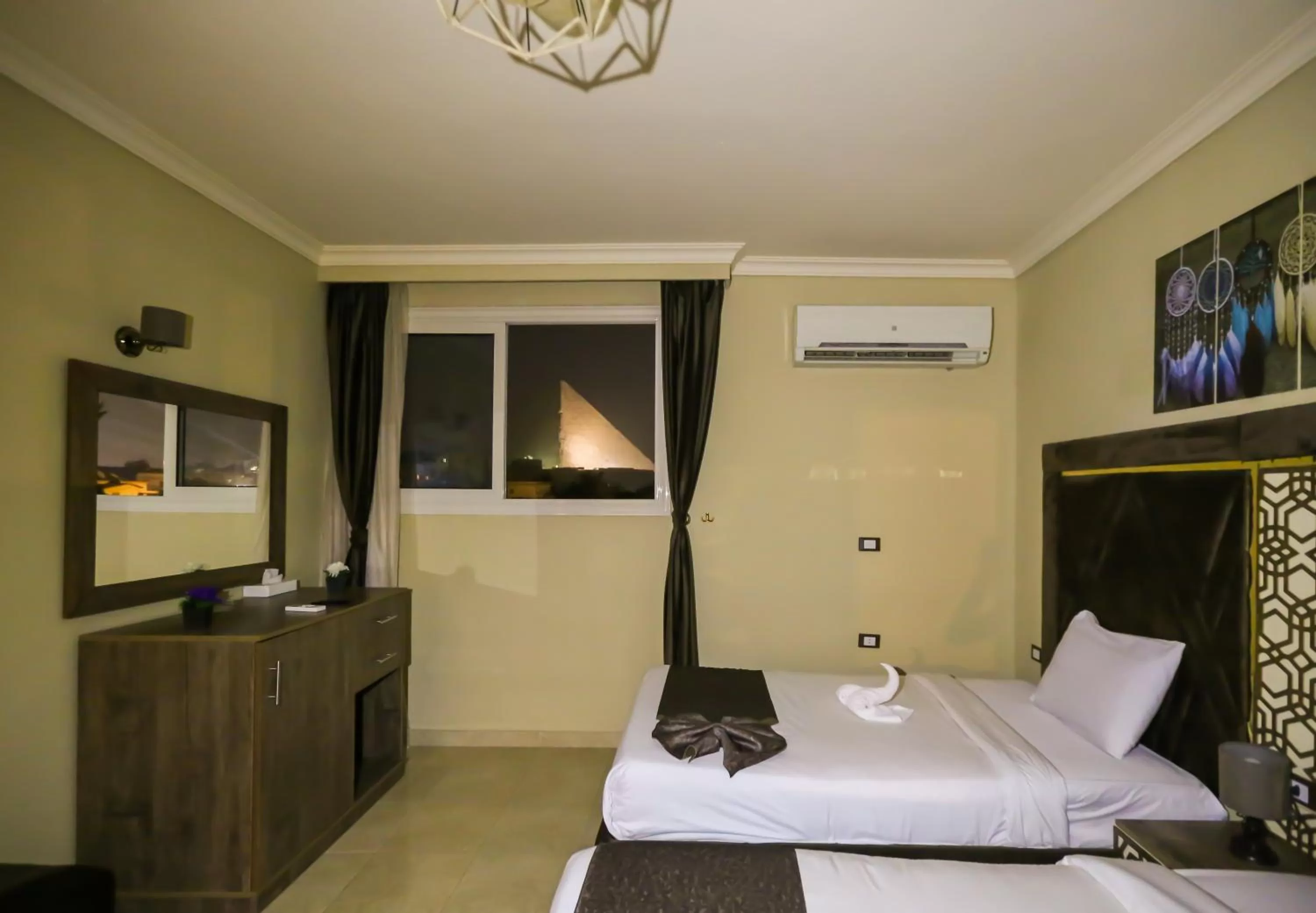 Bed in King Cheops Inn - Pyramid View