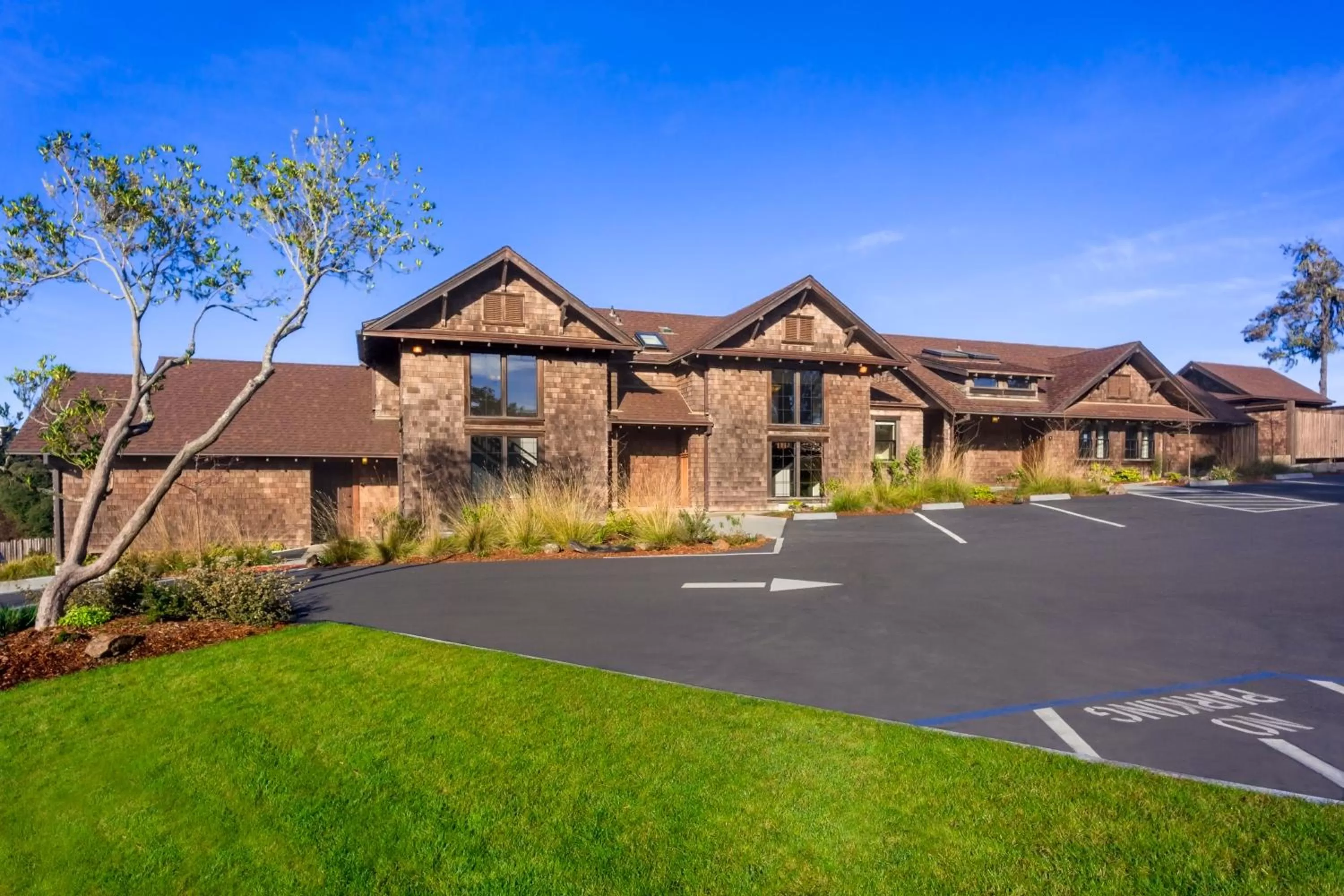 Property building in Noyo Harbor Inn
