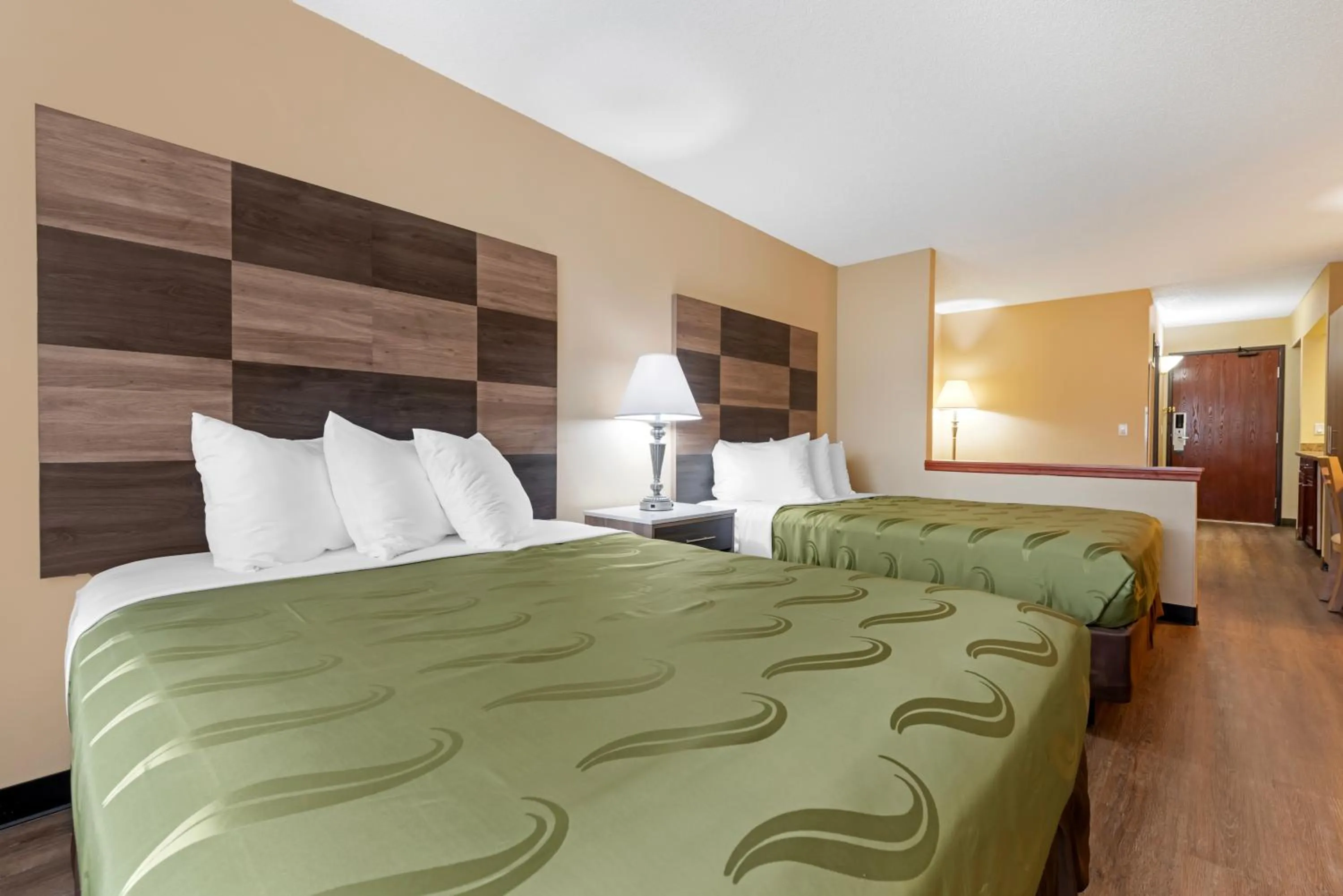 Bed in Quality Inn Bemidji