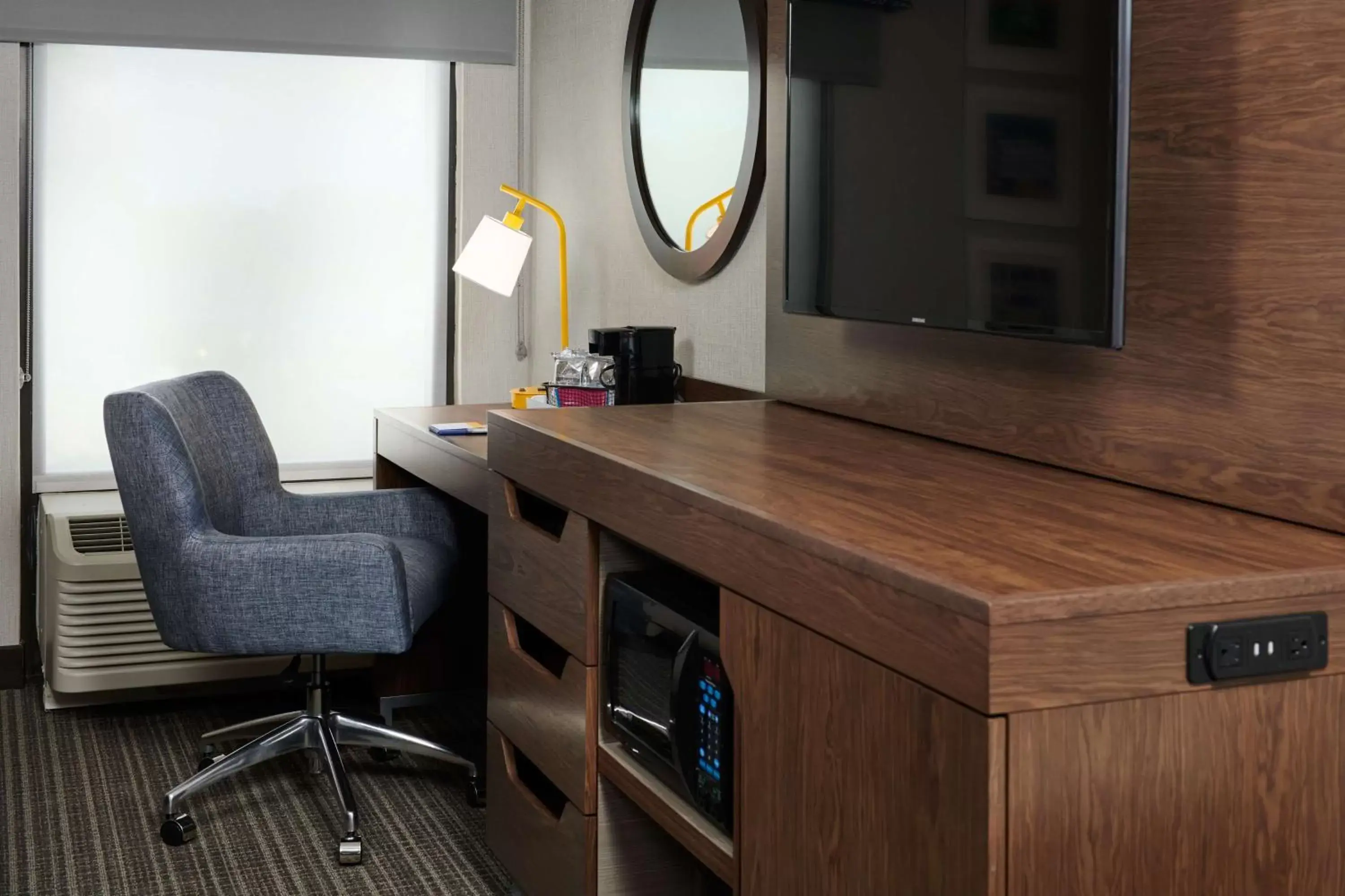 Bedroom in Hampton Inn Fairfax City