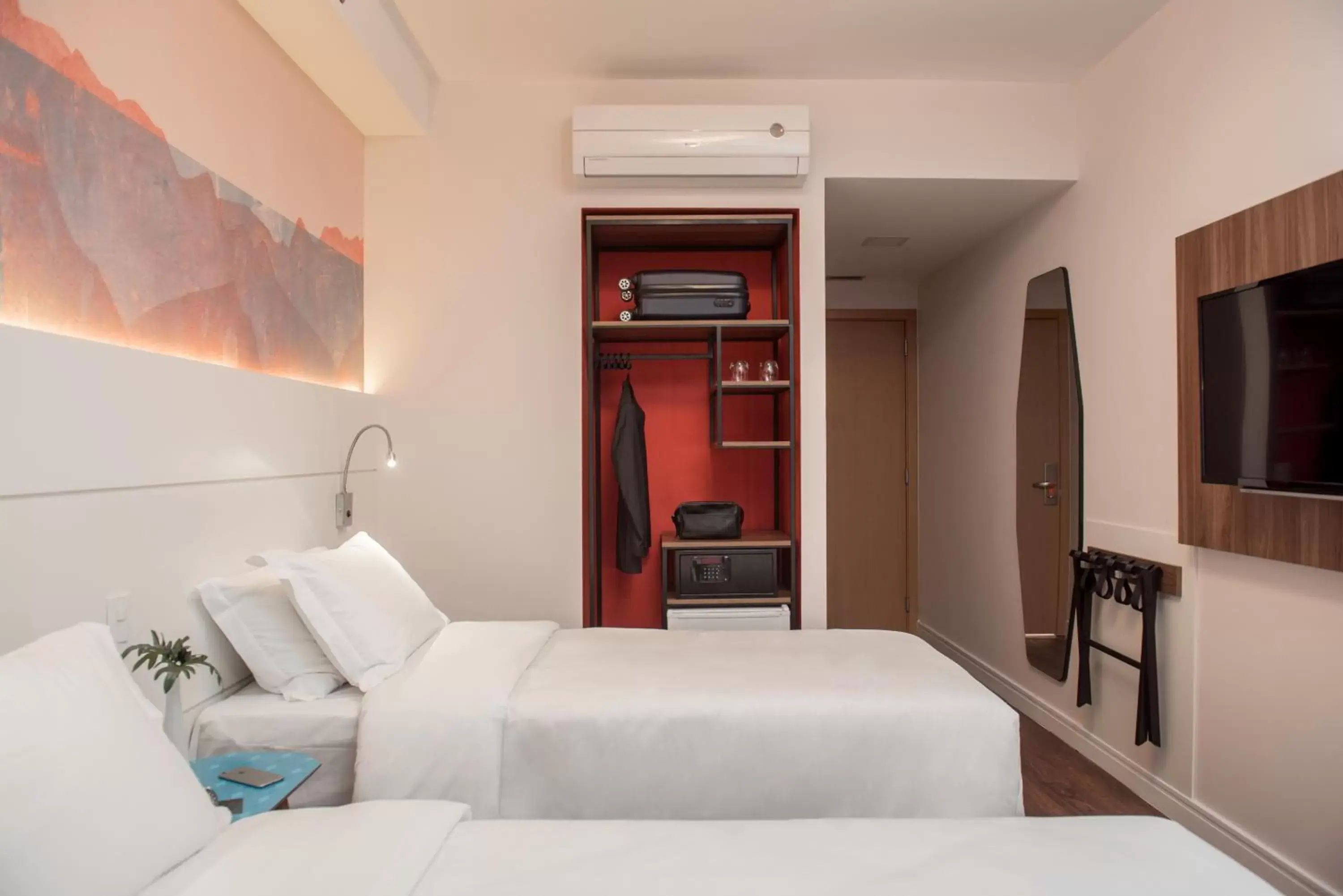 Photo of the whole room, Bed in Intercity Porto Alegre Cidade Baixa