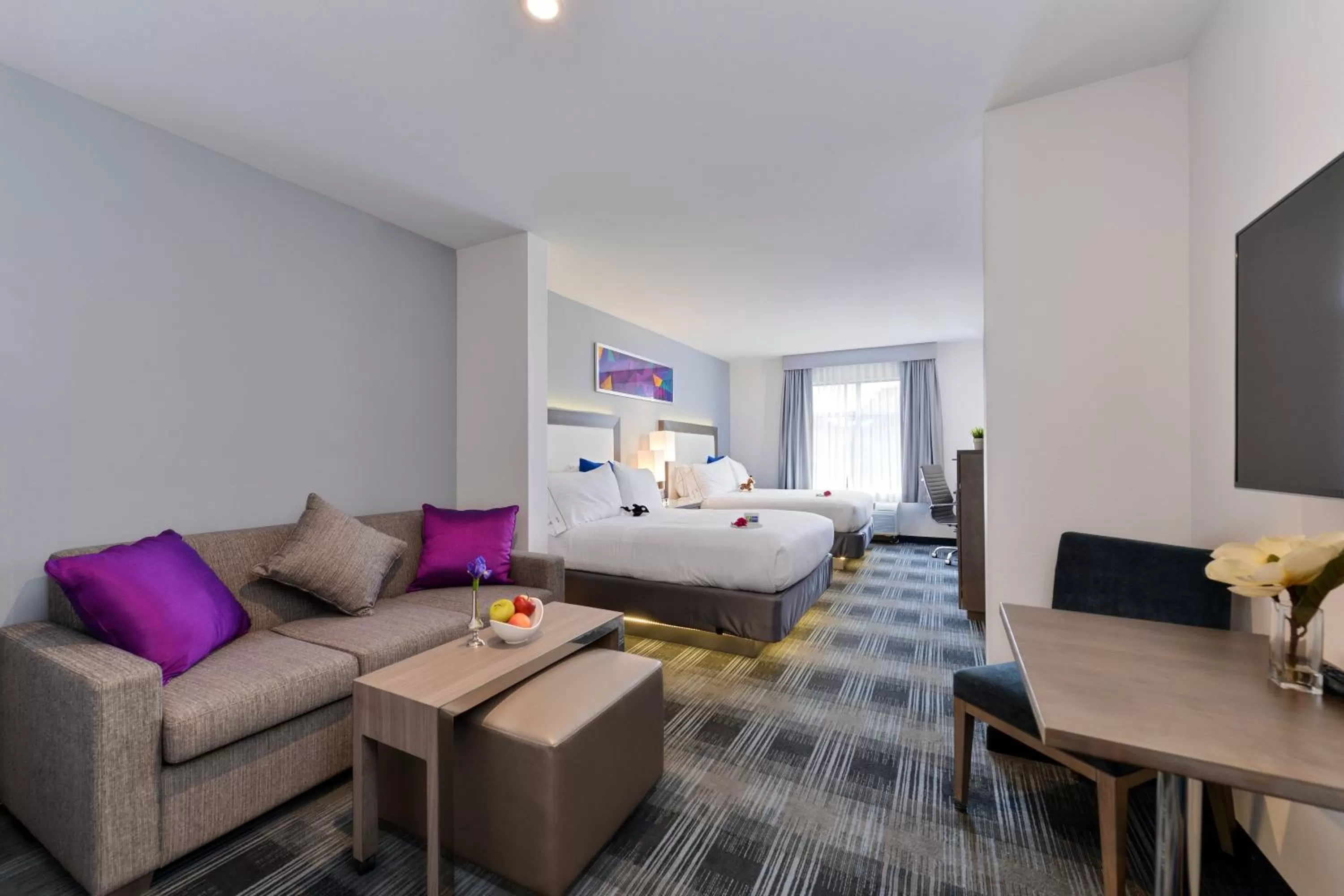 Photo of the whole room, Bed in Holiday Inn Express & Suites San Diego - Mission Valley by IHG