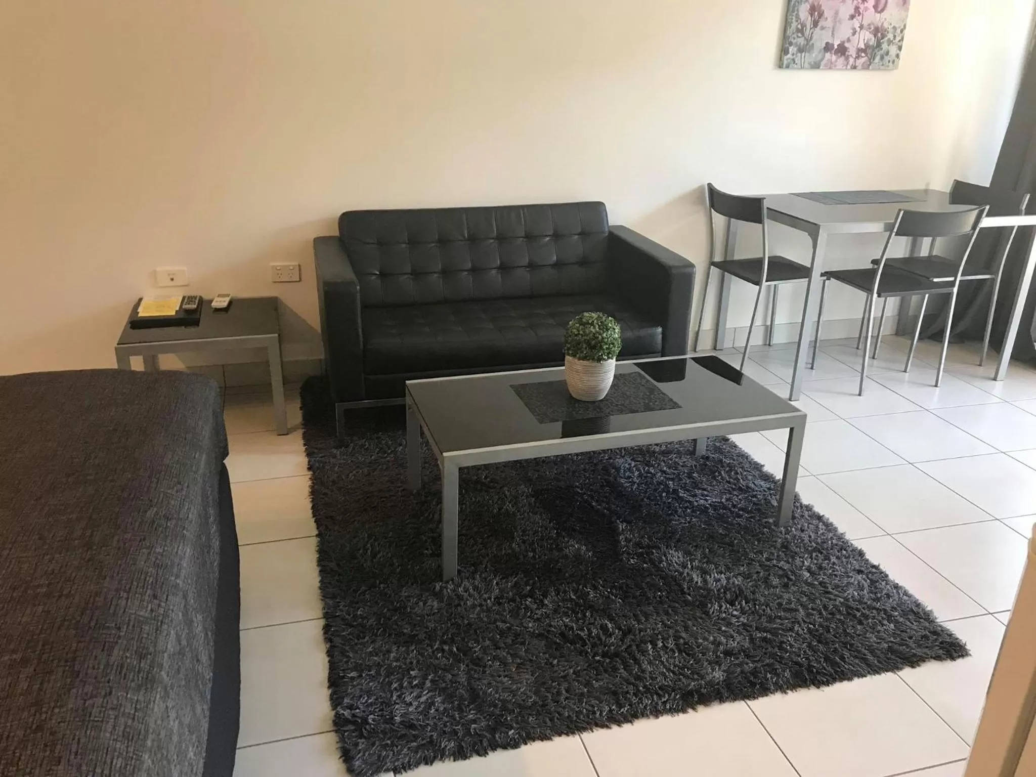 Living room in Charm City Motel