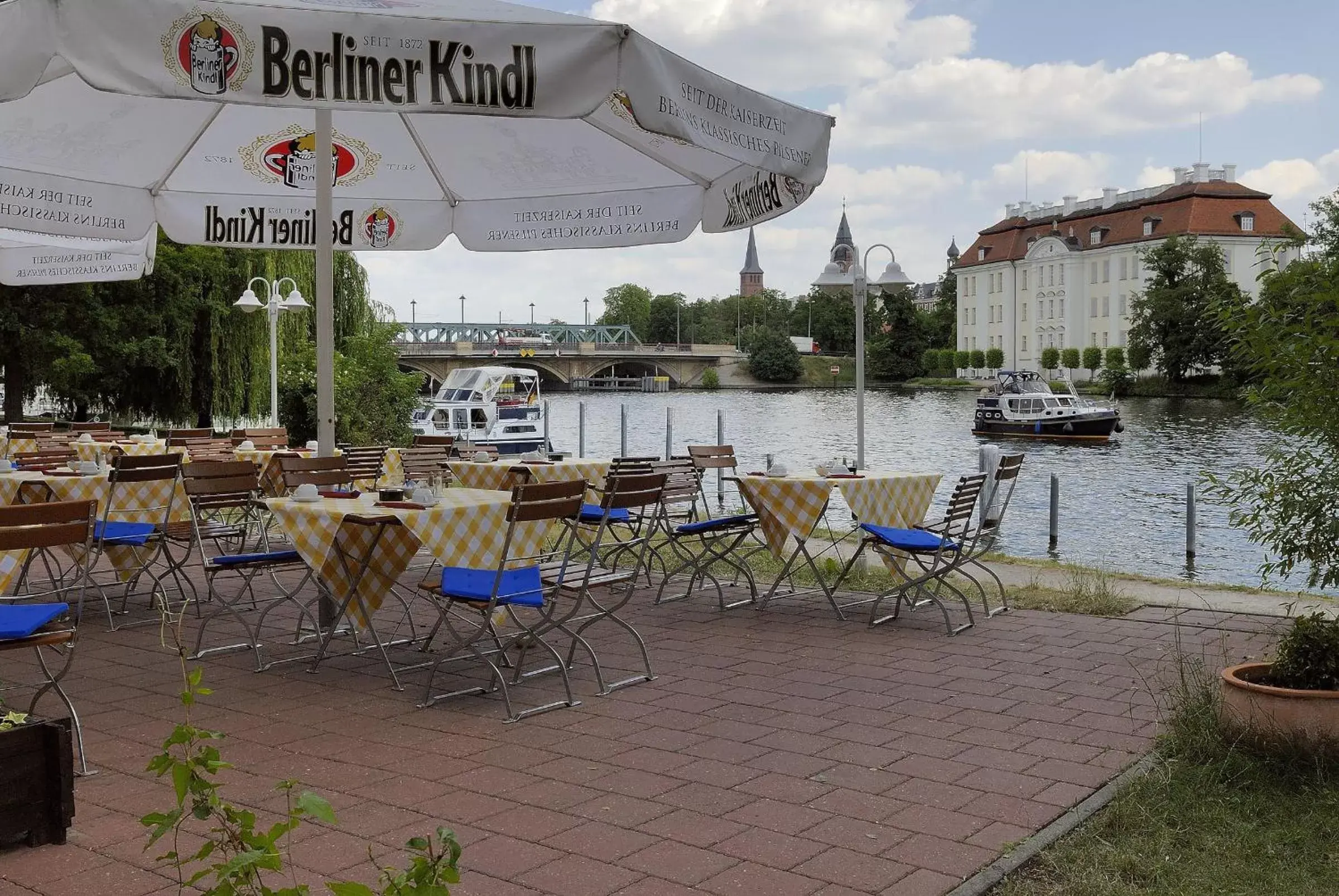 Balcony/Terrace, Restaurant/Places to Eat in Hotel Am Schloss Köpenick Berlin By Golden Tulip