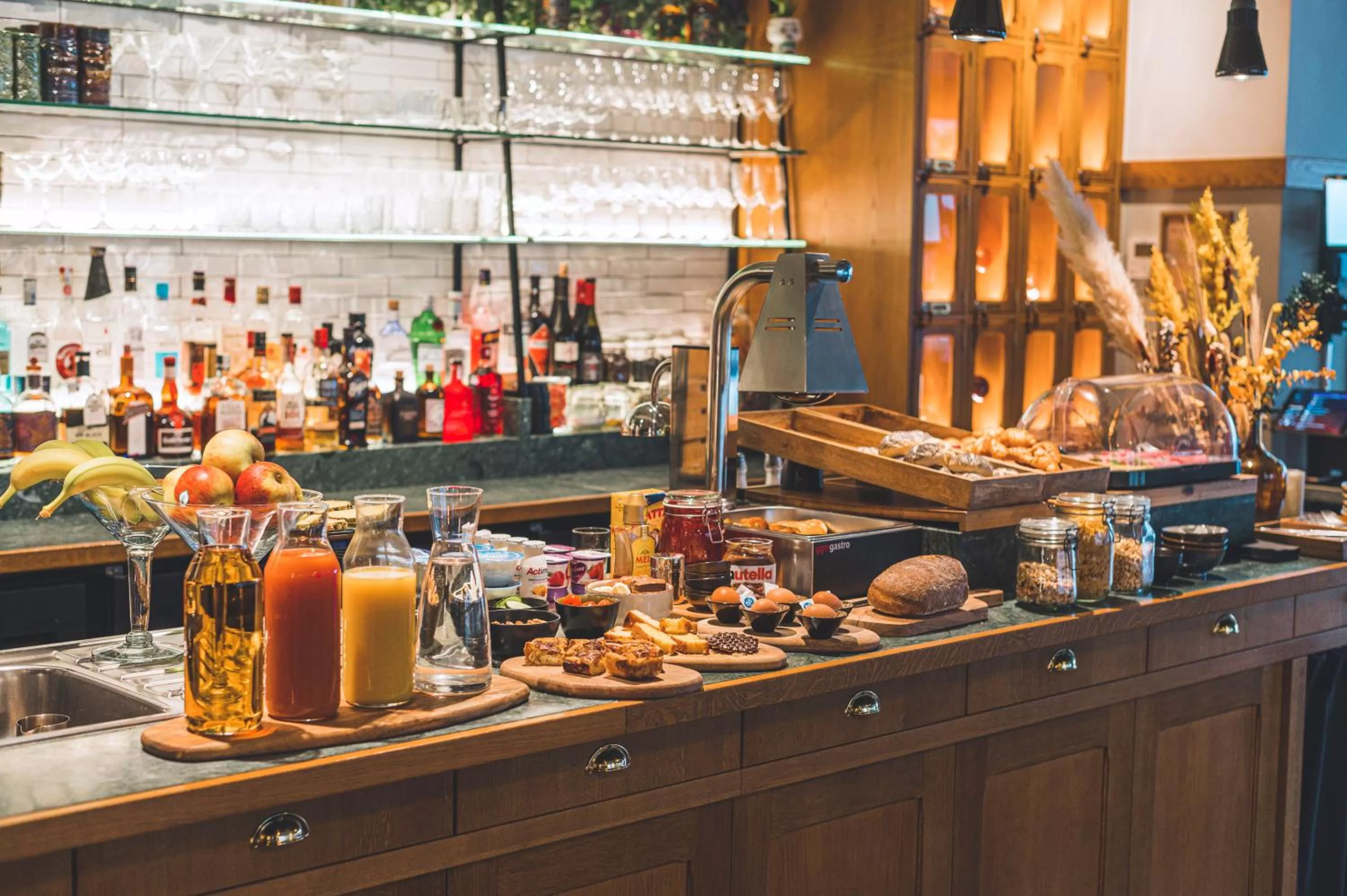 Breakfast in Green Hotel