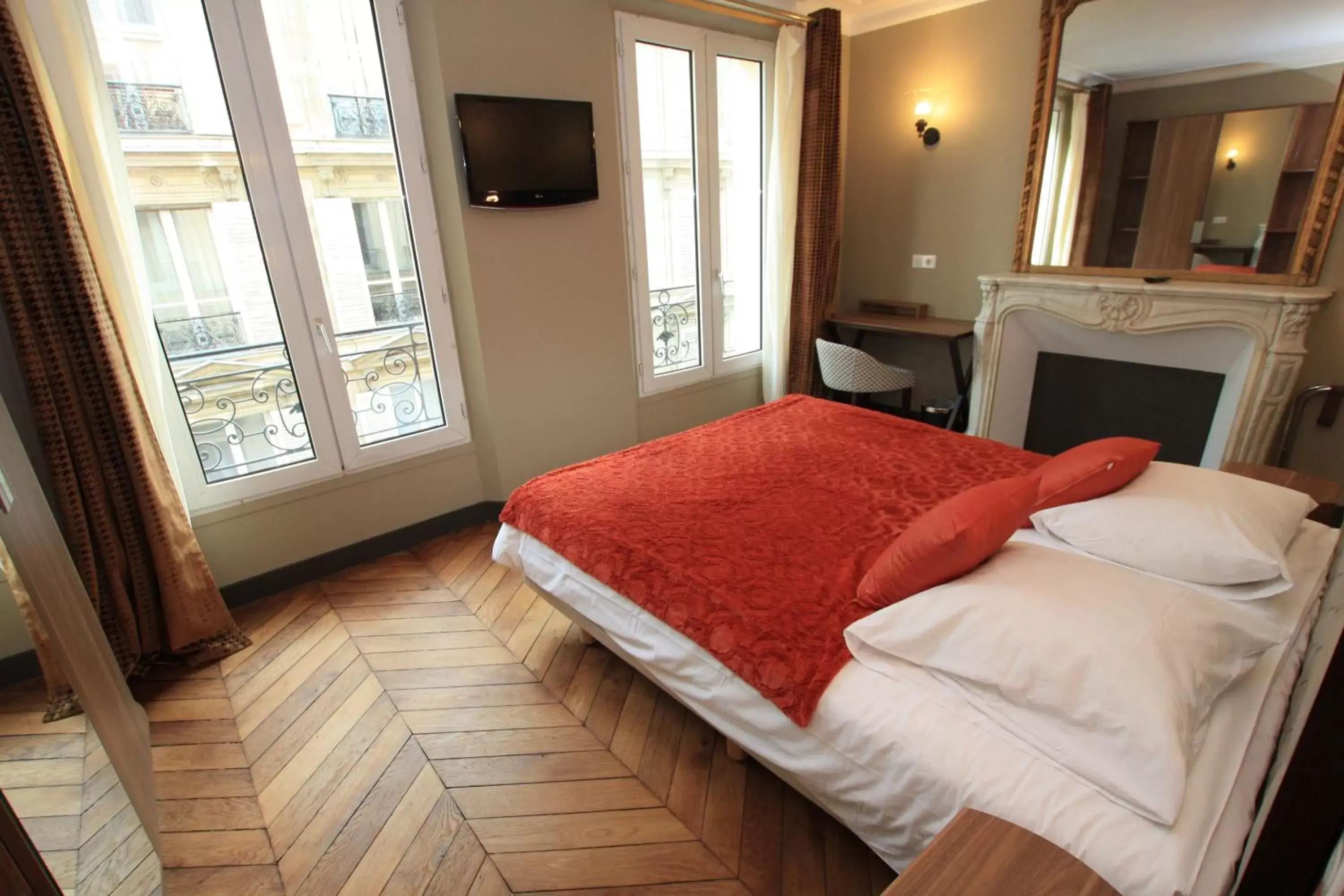 Bedroom, Bed in Excelsior Batignolles