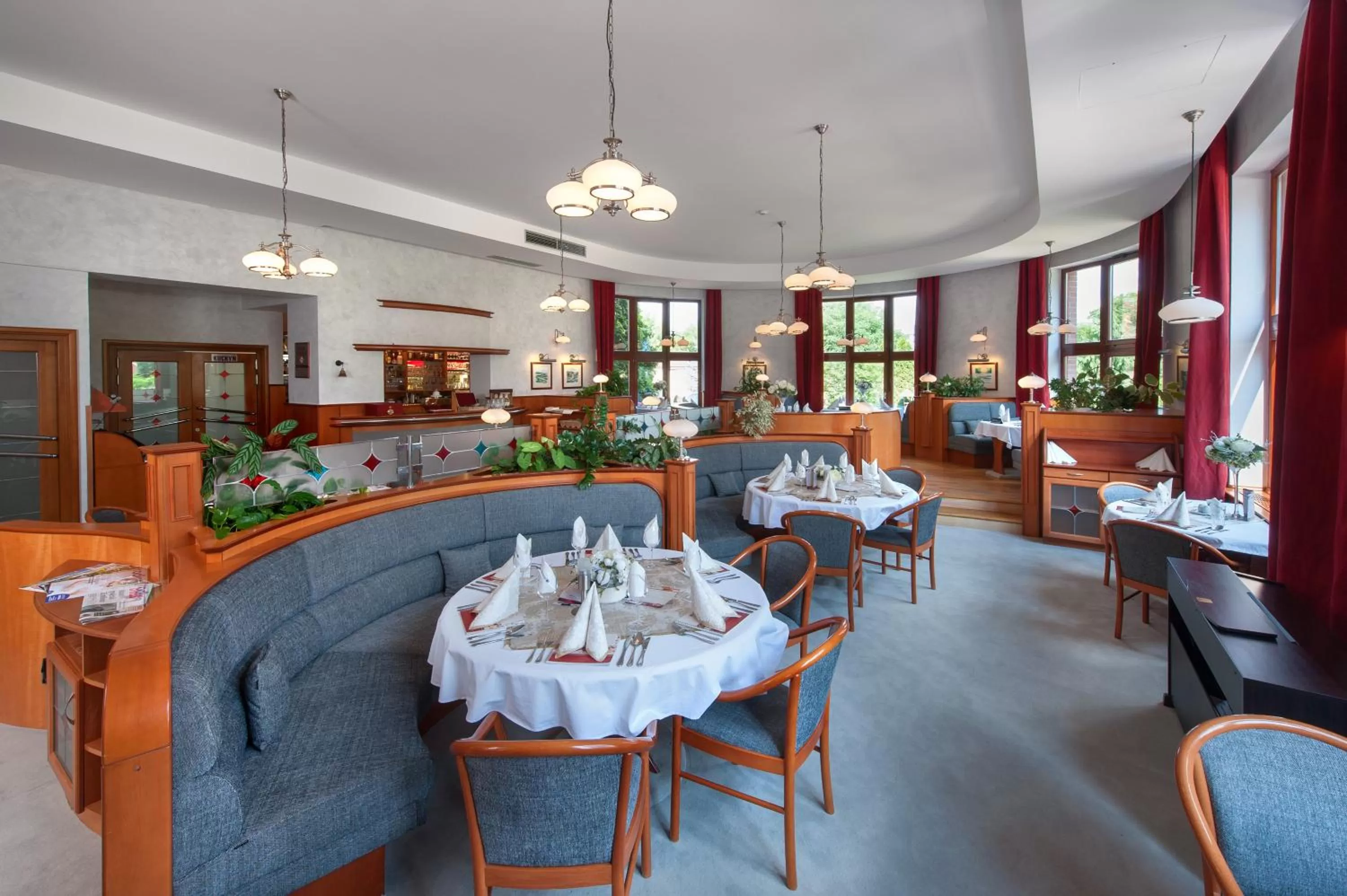 Restaurant/places to eat in April hotel Panorama