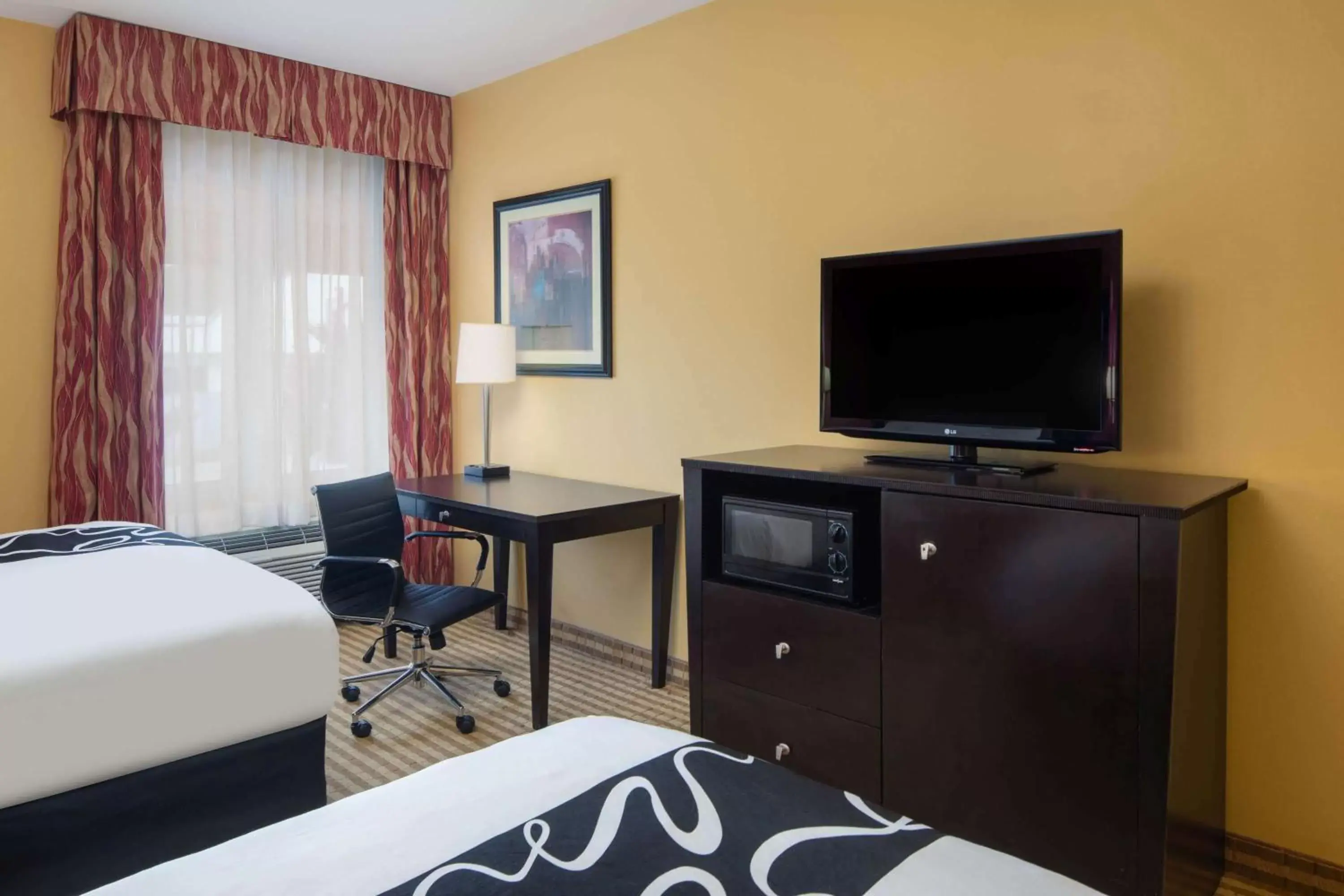 Photo of the whole room, TV/Entertainment Center in La Quinta by Wyndham Atlanta Union City