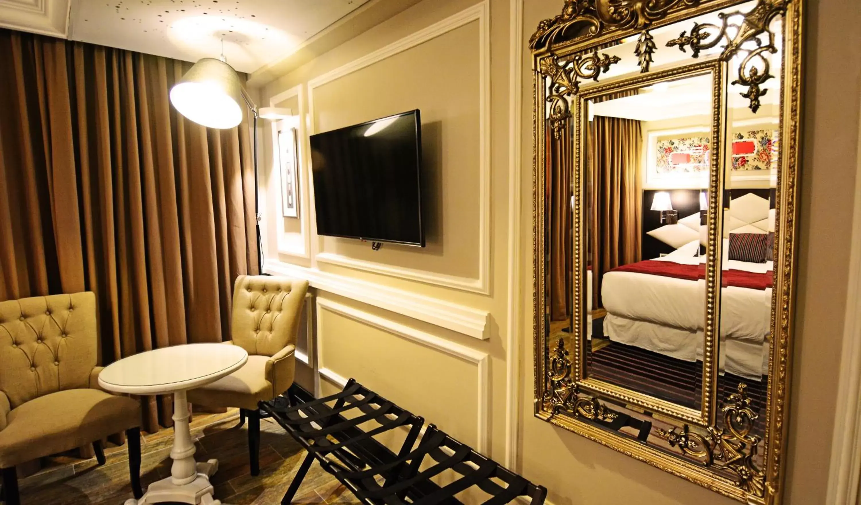 Decorative detail, Bed in Hotel Sommelier Boutique Decorative detail, Bed in Hotel Sommelier Boutique