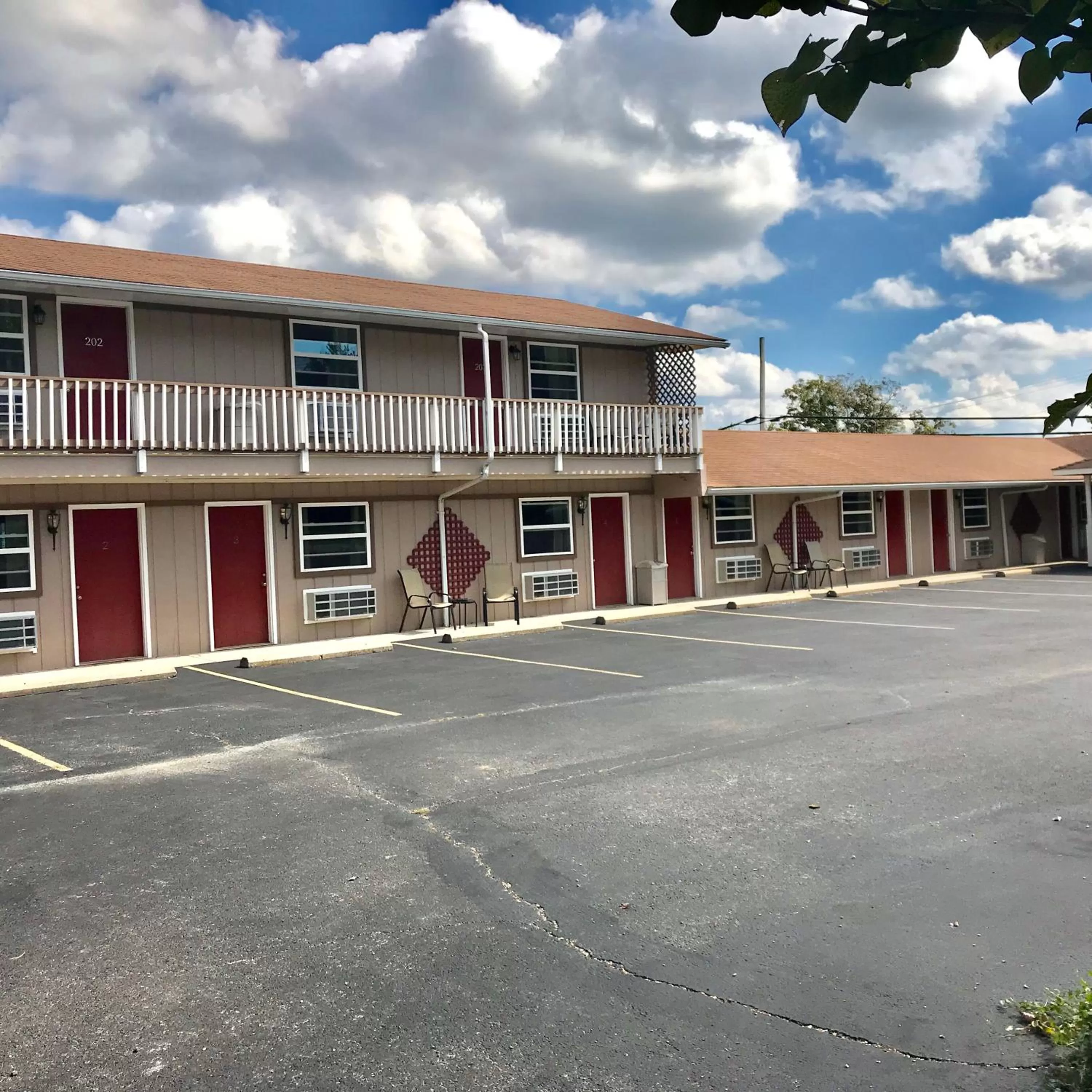 Property building in Hunter's Friend Resort near Silver Dollar City