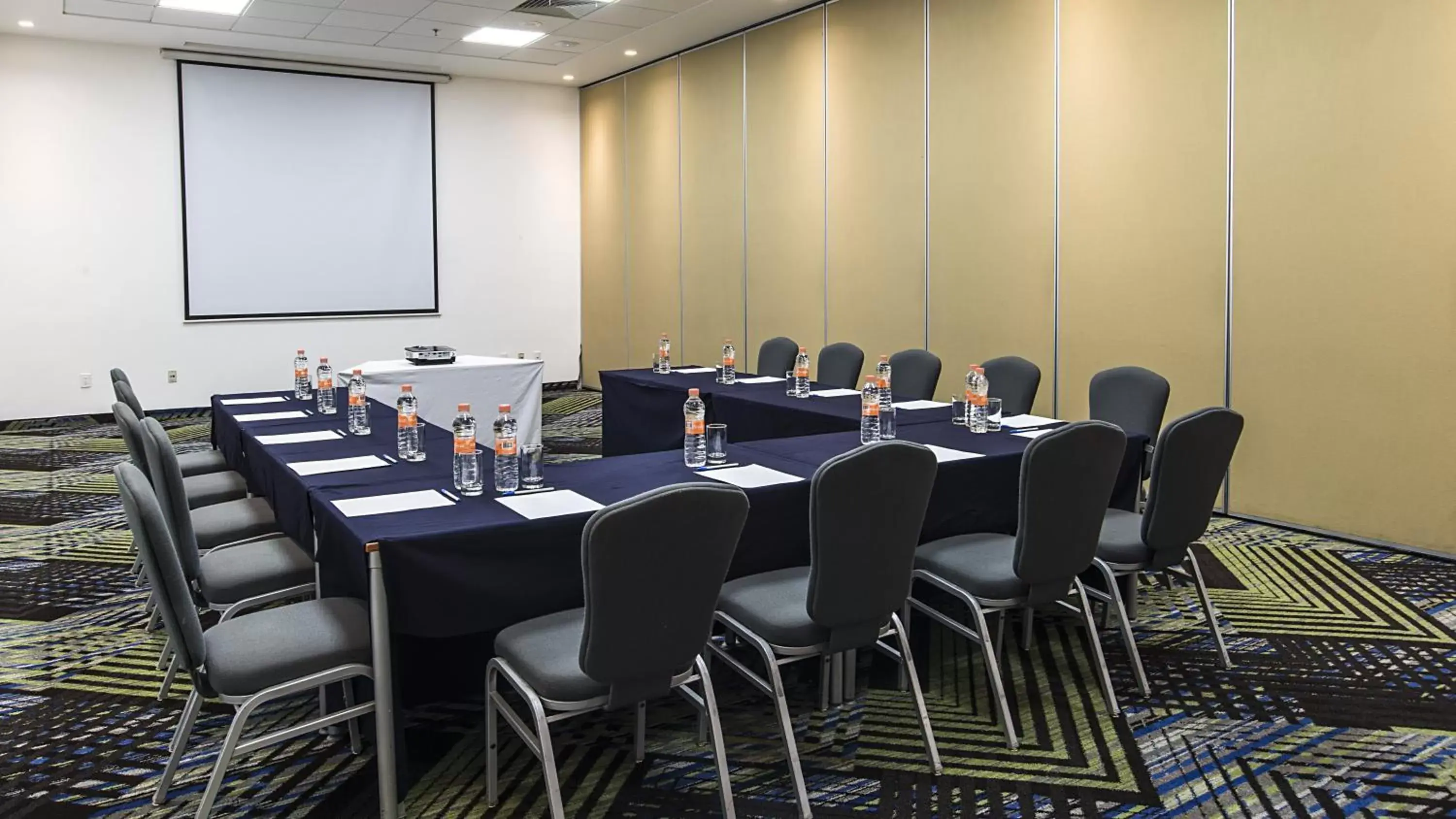 Meeting/conference room in Holiday Inn Express Puebla, an IHG Hotel