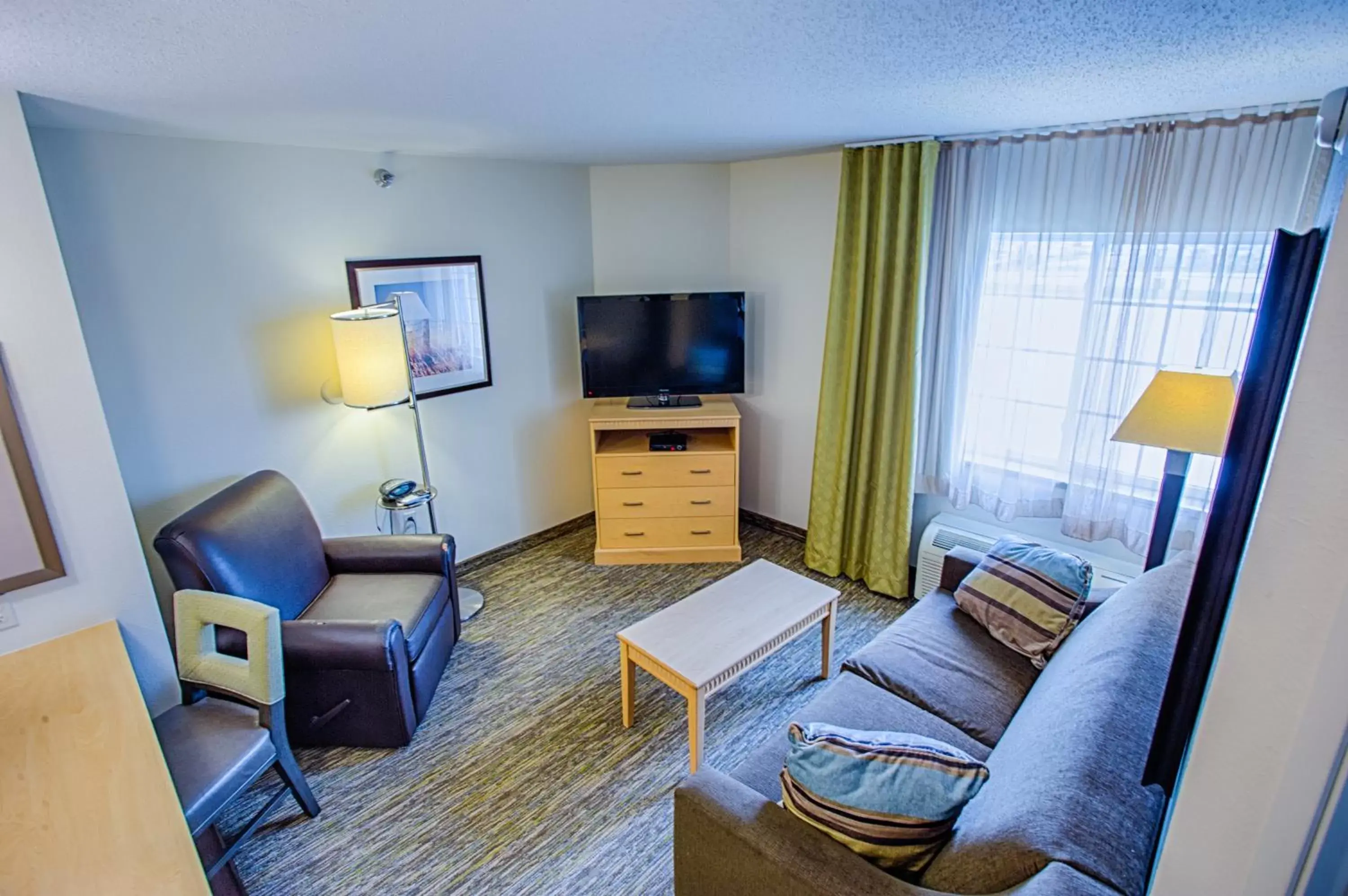 Bedroom, Seating Area in Candlewood Suites Fargo-North Dakota State University, an IHG Hotel