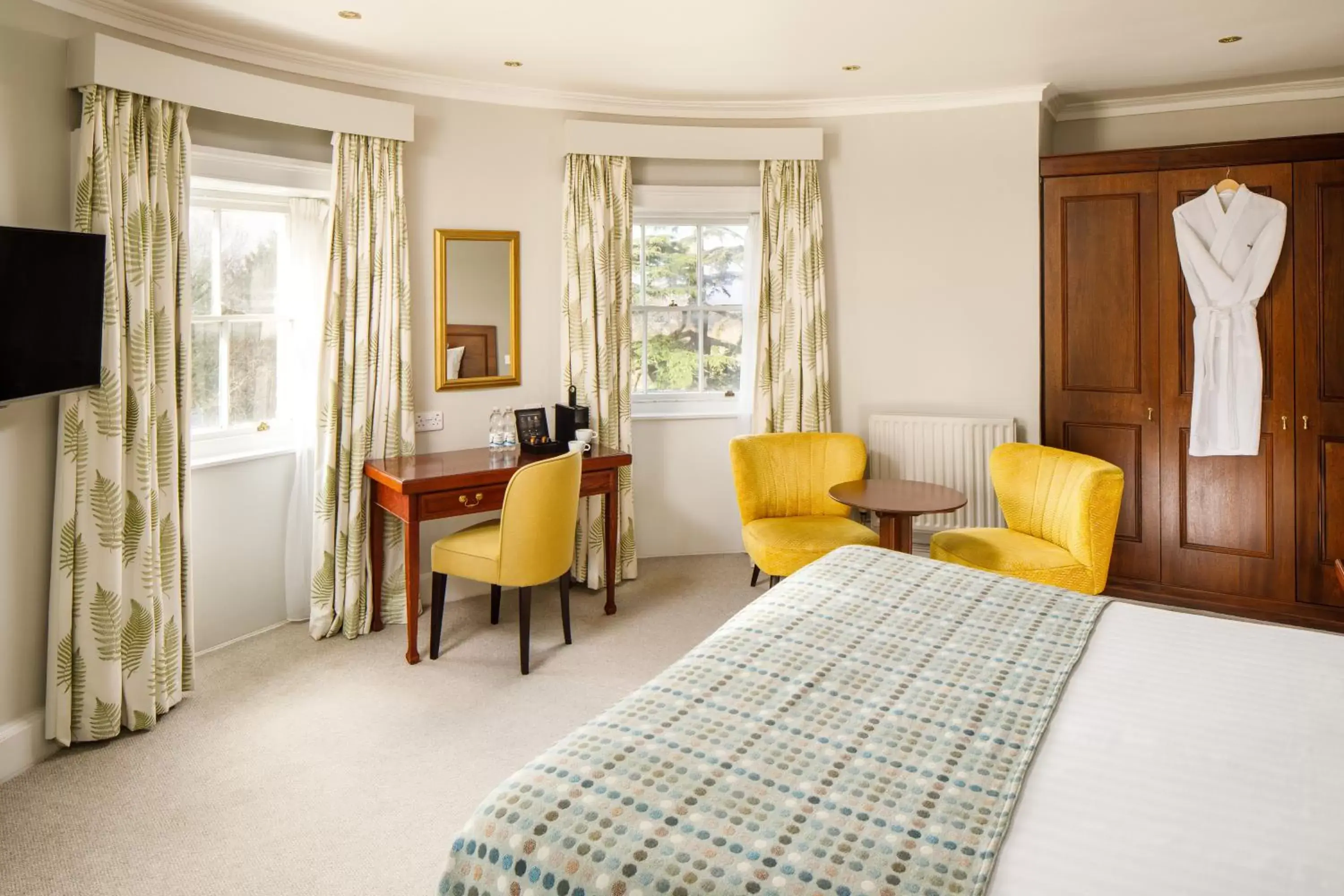 Bedroom, Seating Area in Mercure Gloucester Bowden Hall Hotel