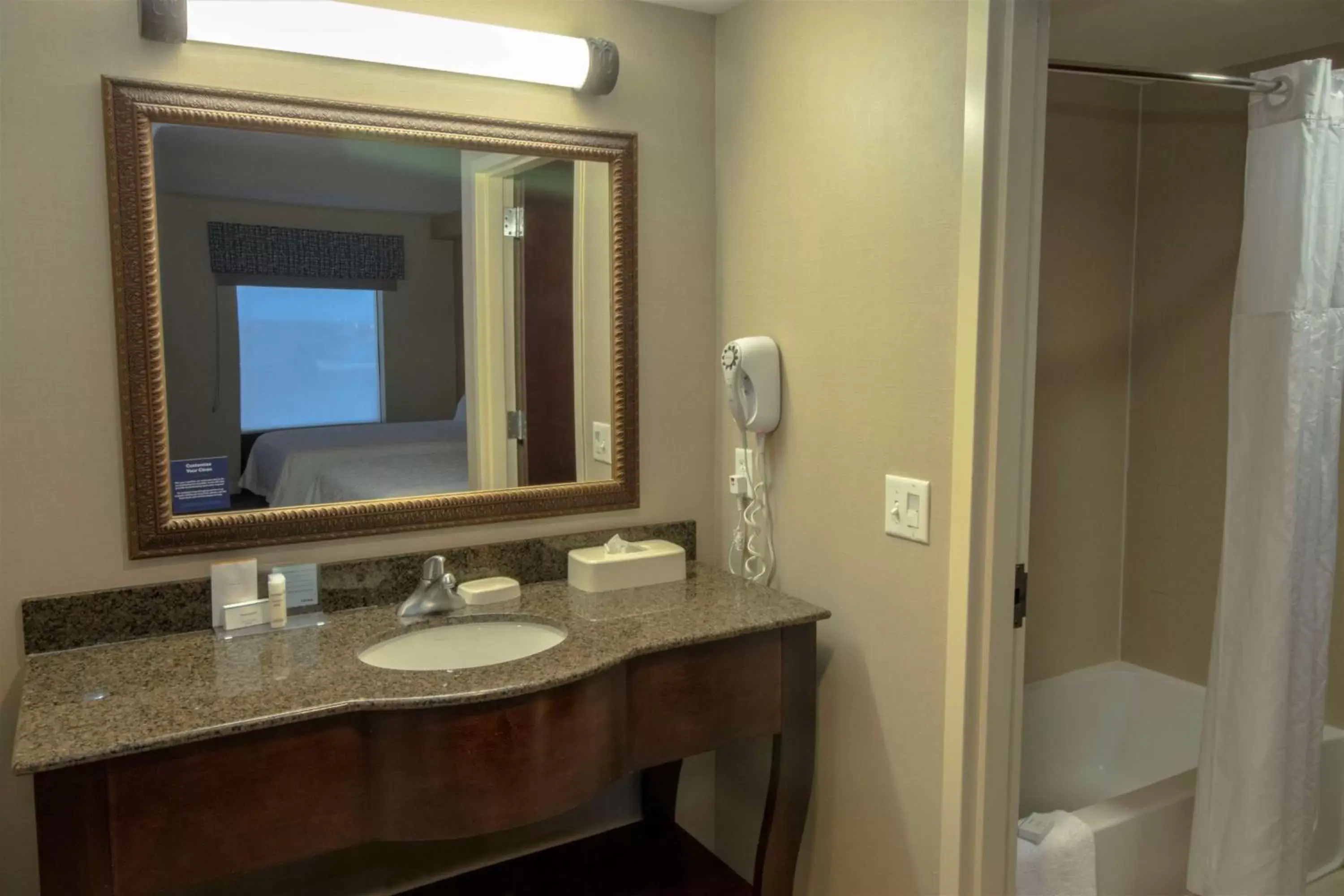 Bathroom in Hampton Inn & Suites Chesapeake-Battlefield Boulevard