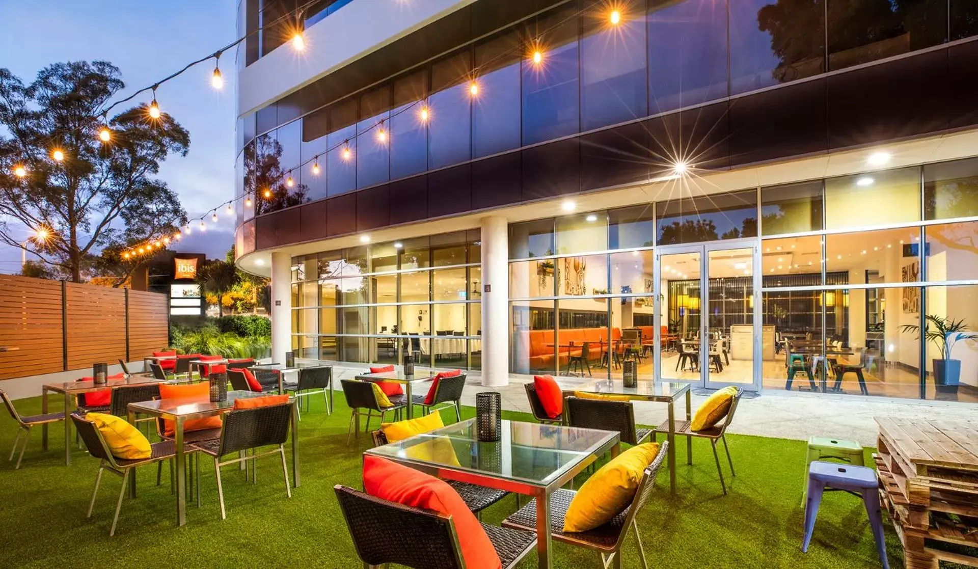 Patio in ibis Melbourne - Glen Waverley