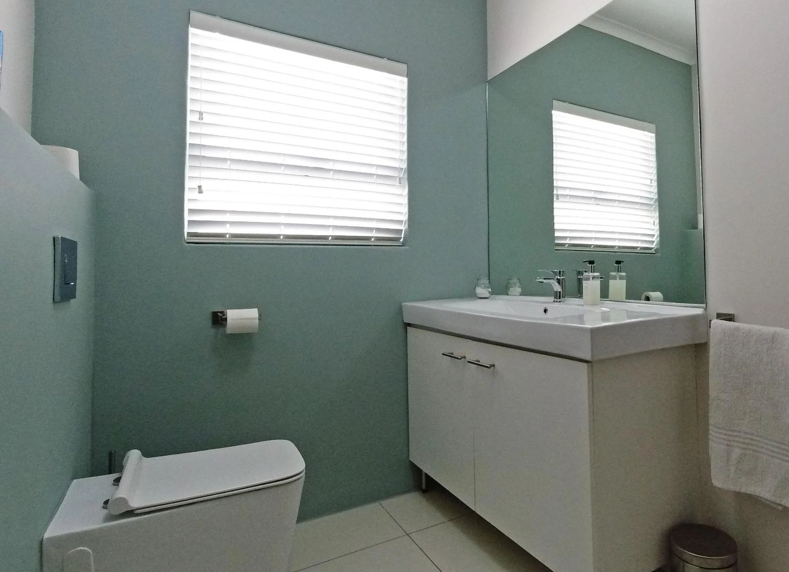 Toilet in Dolphin Inn Guesthouse