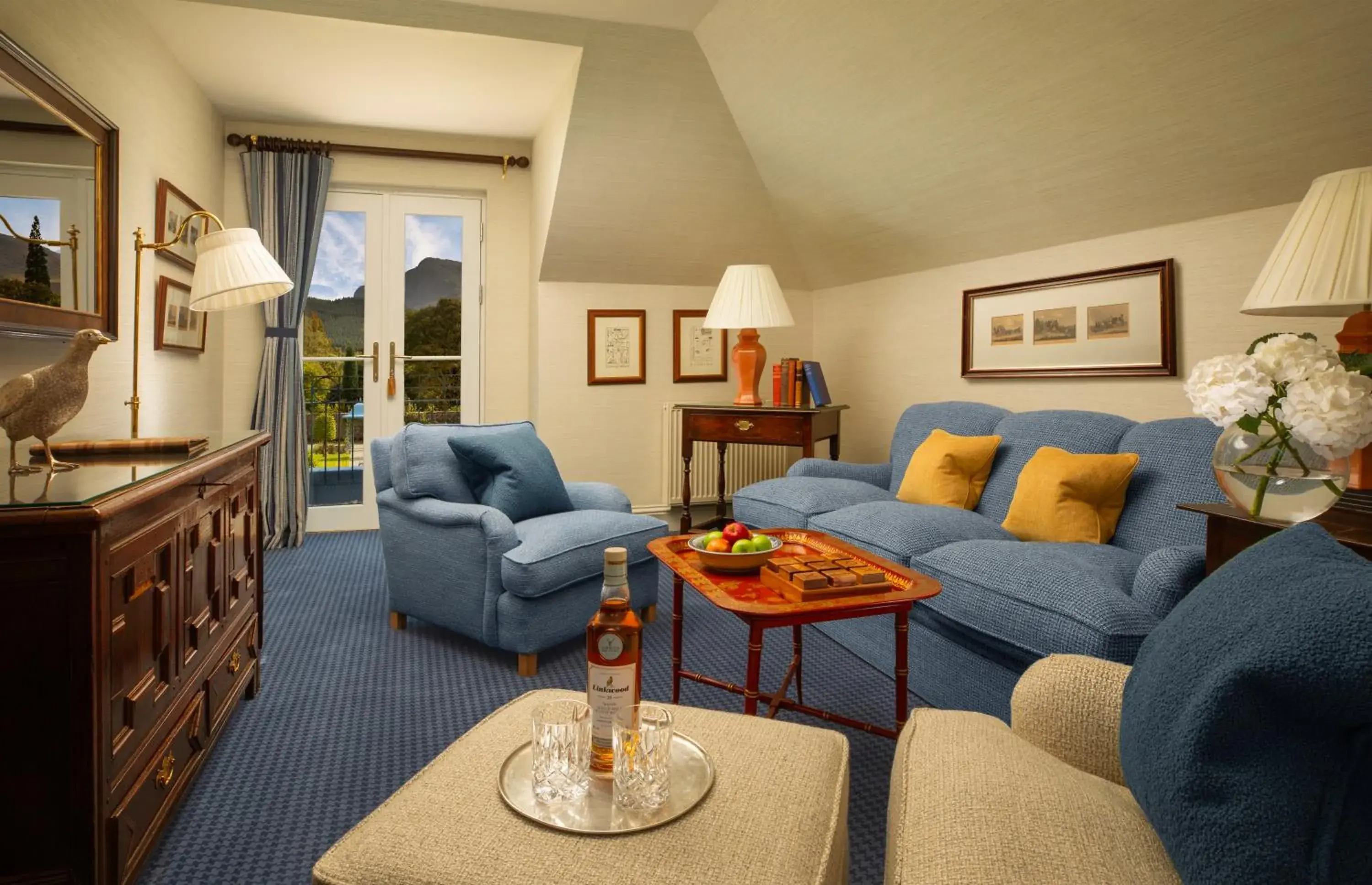 Bedroom, Seating Area in Inverlochy Castle Hotel