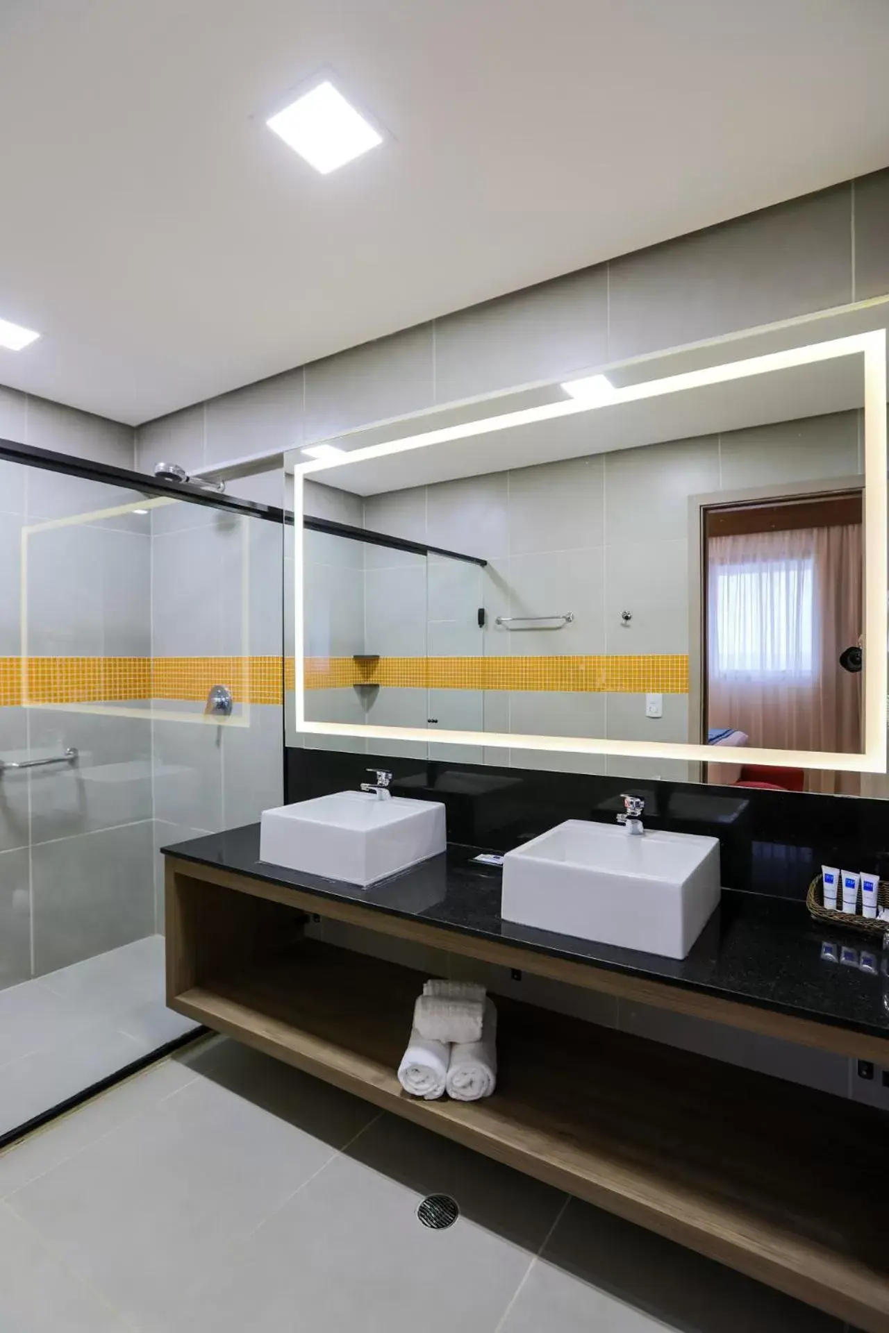 Bathroom in TRYP By Wyndham Ribeirão Preto