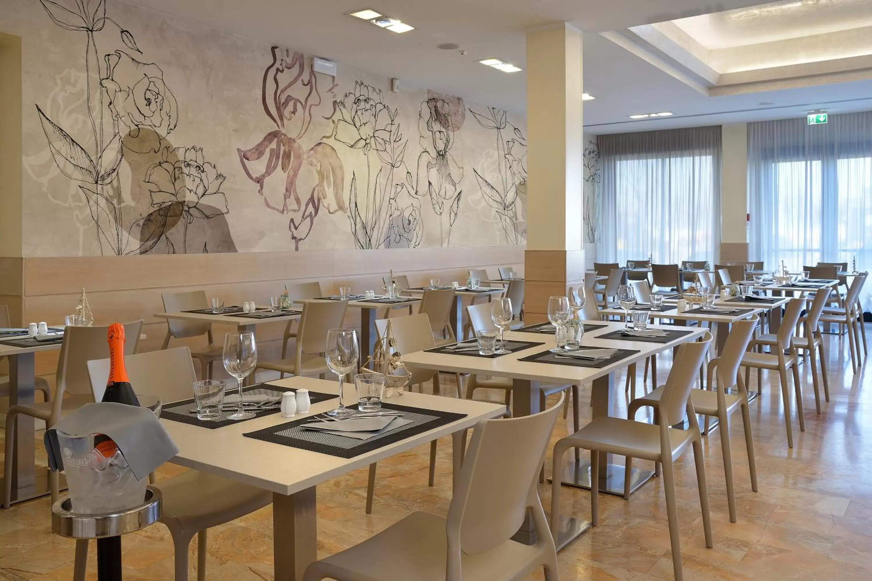 Restaurant/Places to Eat in Hotel Boemia