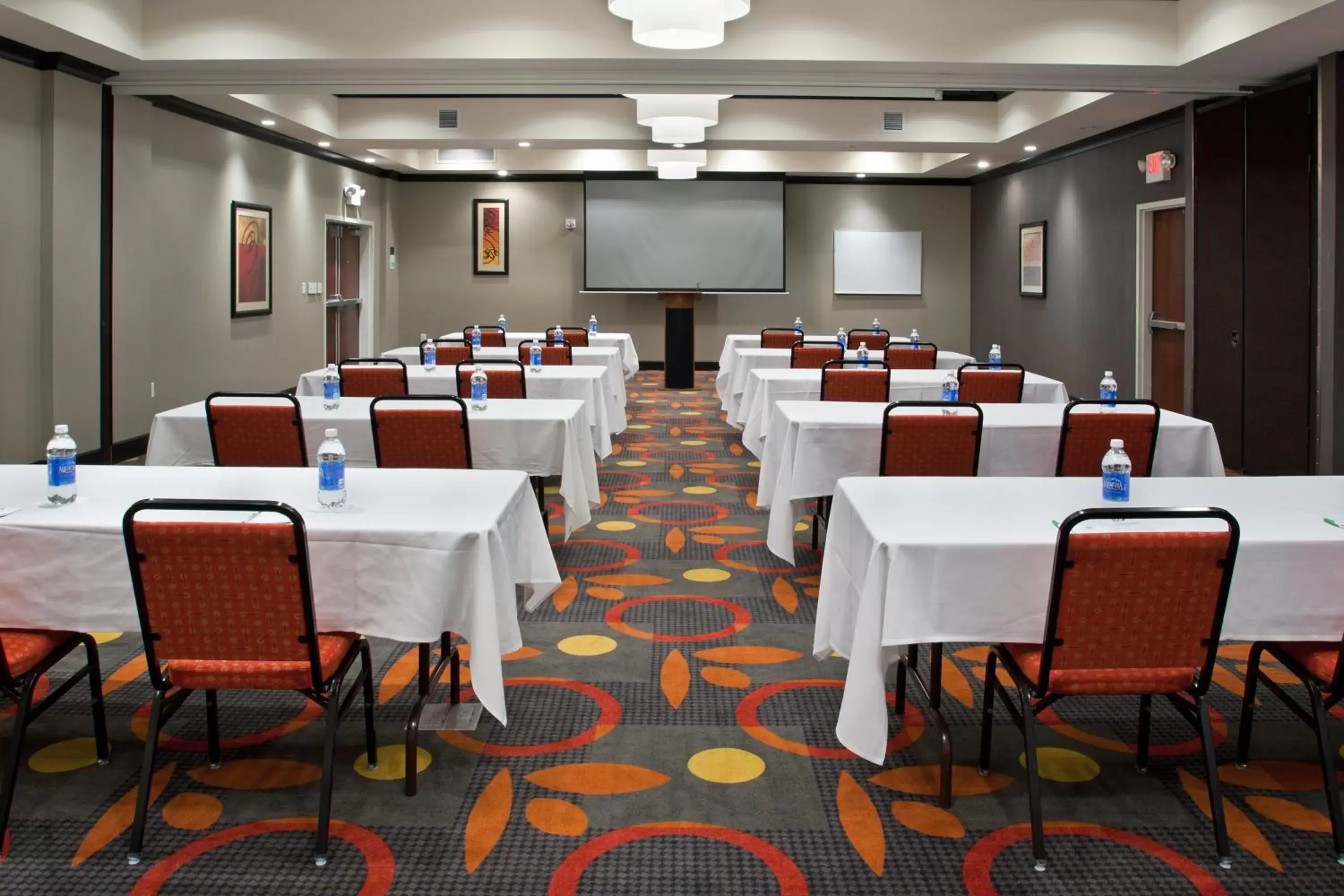 Meeting/conference room in Holiday Inn Columbus-Hilliard, an IHG Hotel