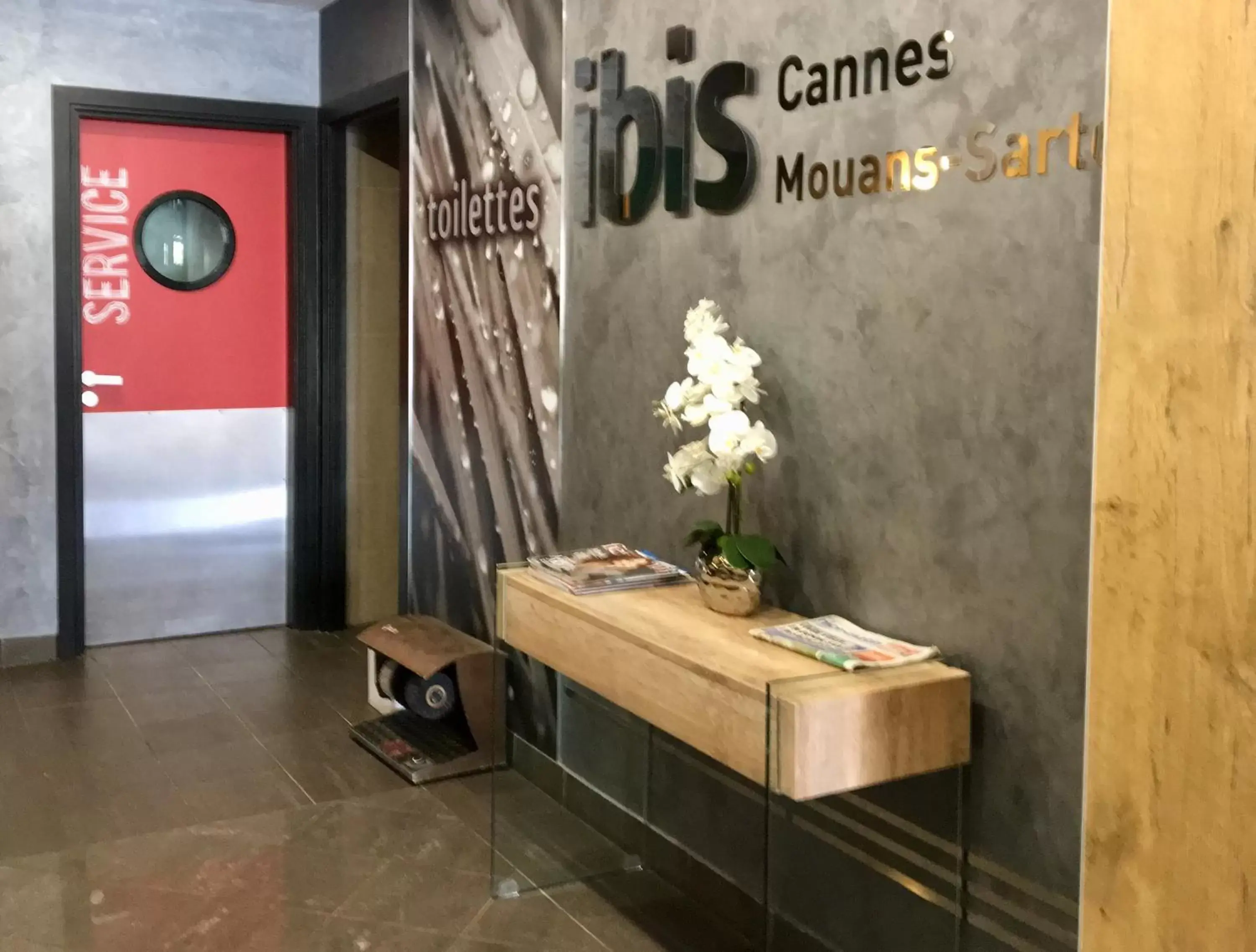 Lobby or reception in IBIS Cannes Mouans Sartoux Piscine parking gratuit