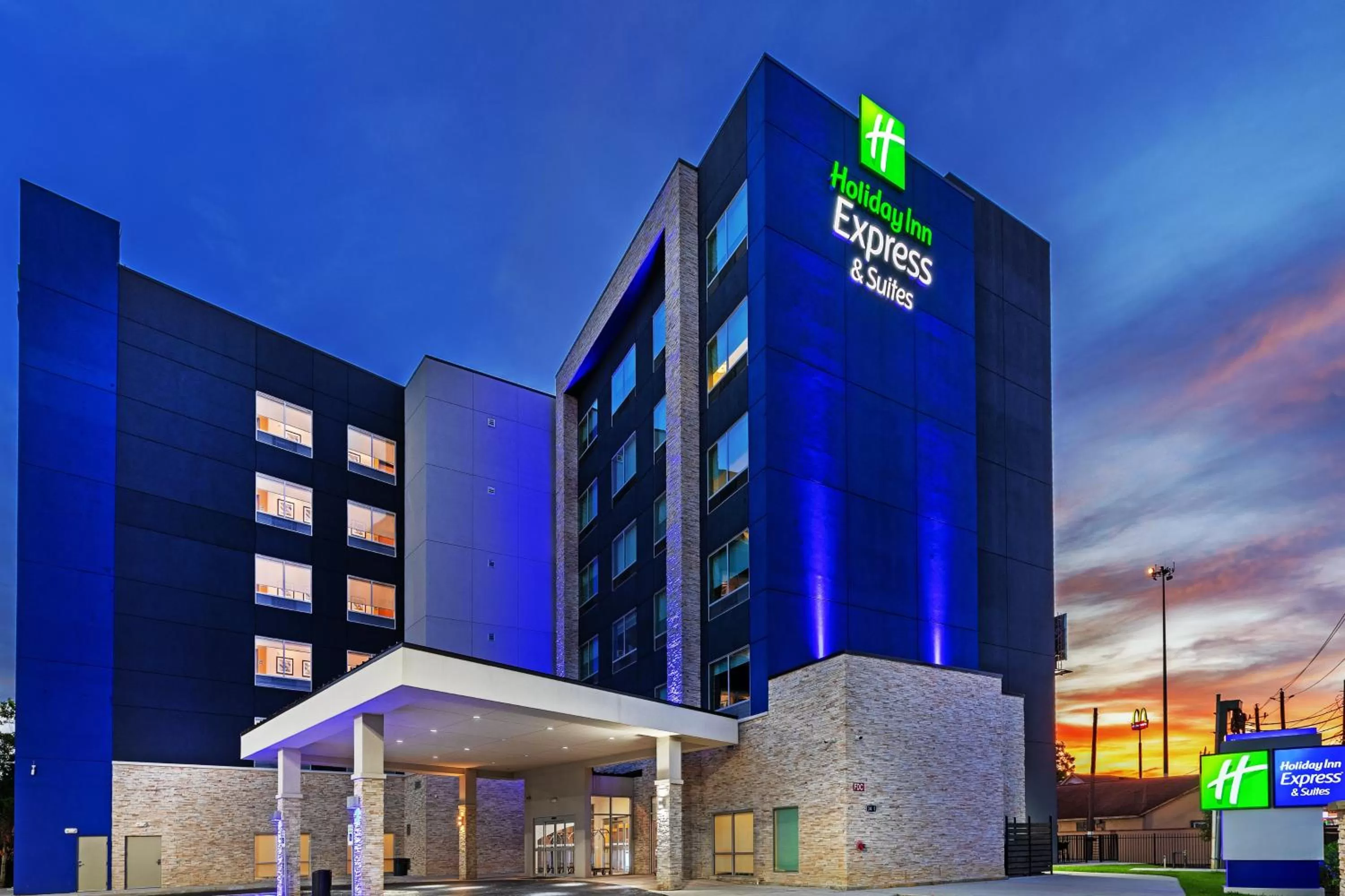 Property building in Holiday Inn Express & Suites - Houston - Downtown North by IHG