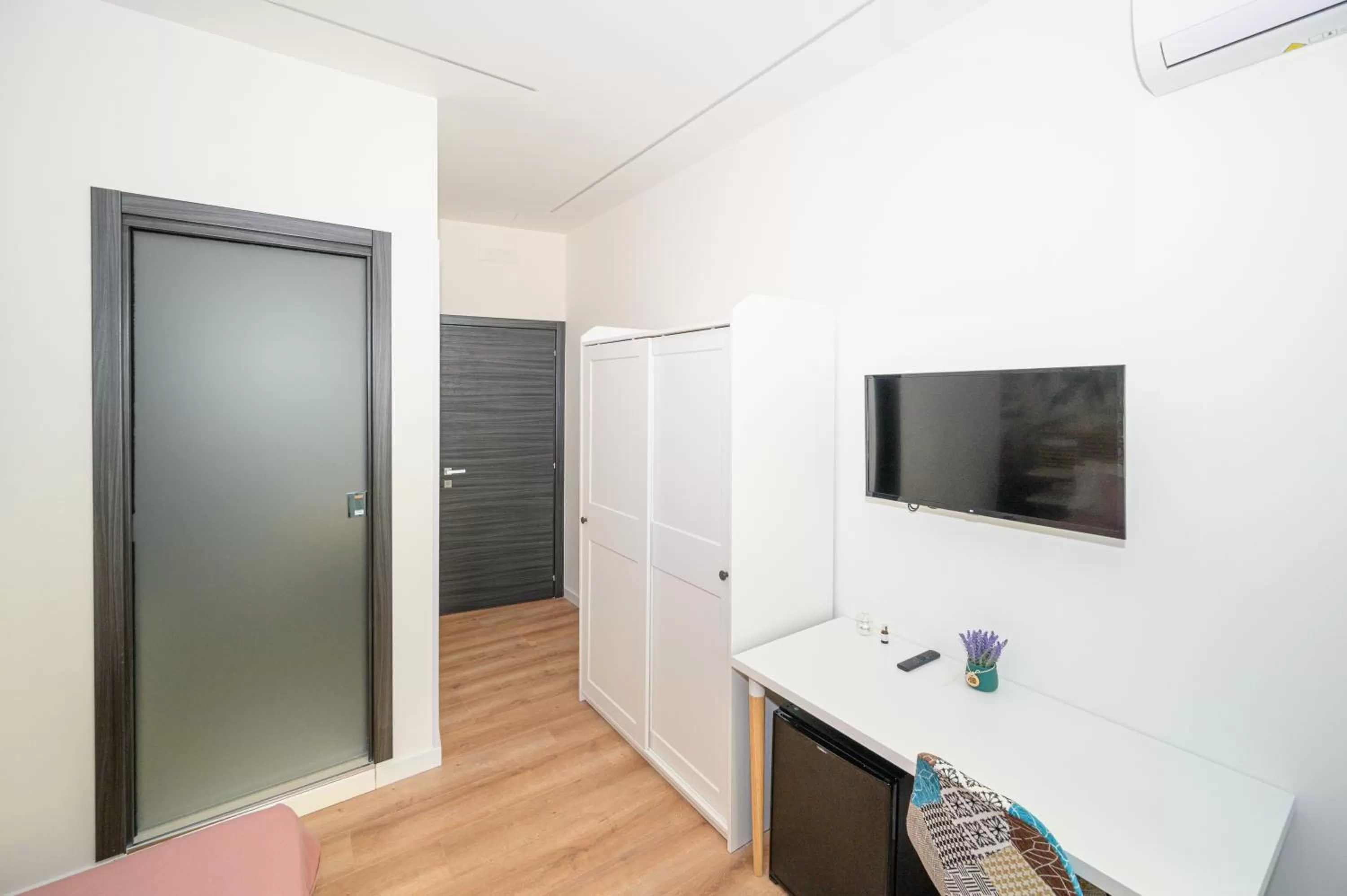 TV/Entertainment Center in B&B Magia