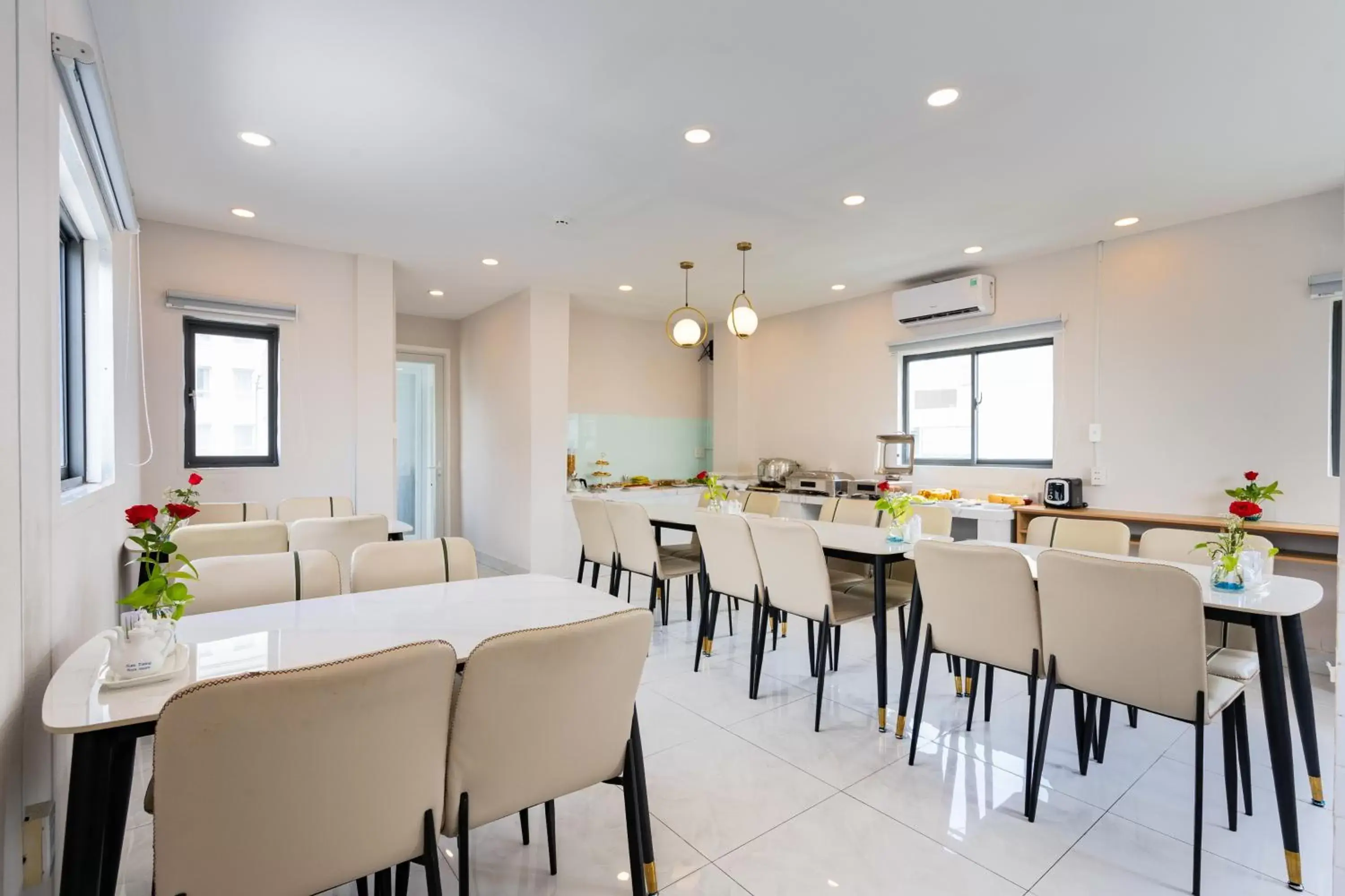 Restaurant/places to eat in A&A Toronto Hotel Restaurant/places to eat in A&A Toronto Hotel