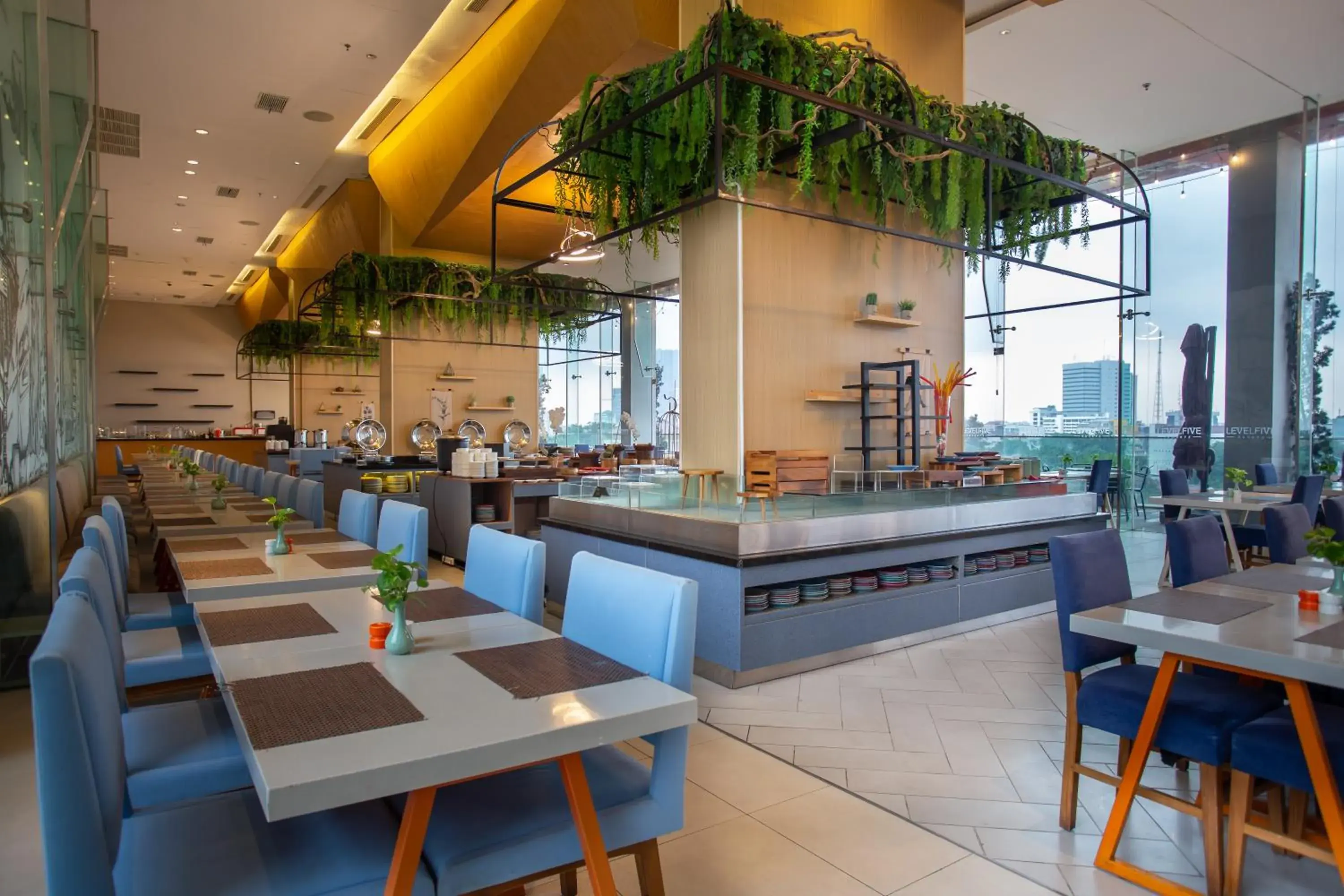 Restaurant/places to eat in HARRIS Hotel & Conventions Gubeng Restaurant/places to eat in HARRIS Hotel & Conventions Gubeng