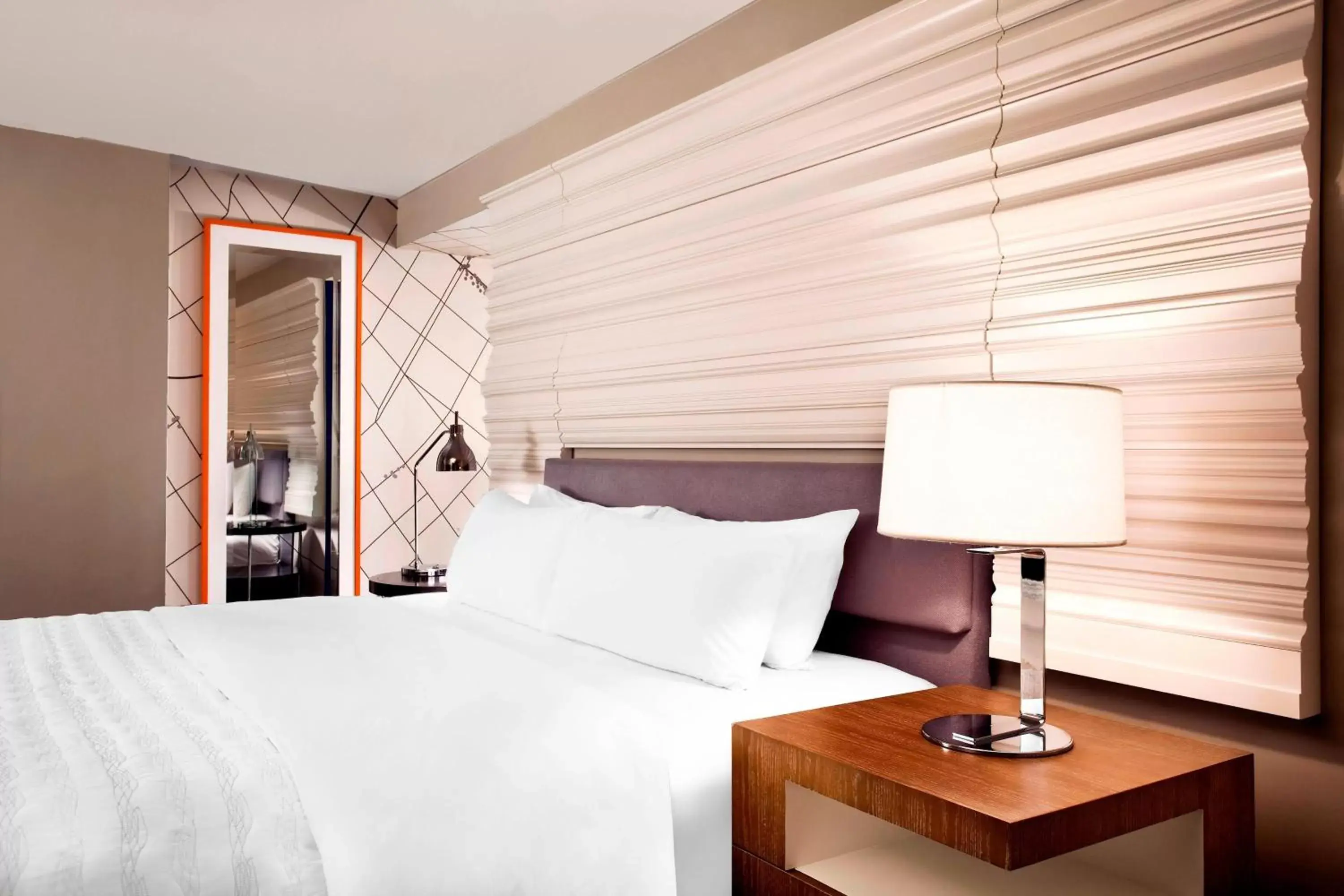 Photo of the whole room, Bed in Le Méridien New Orleans