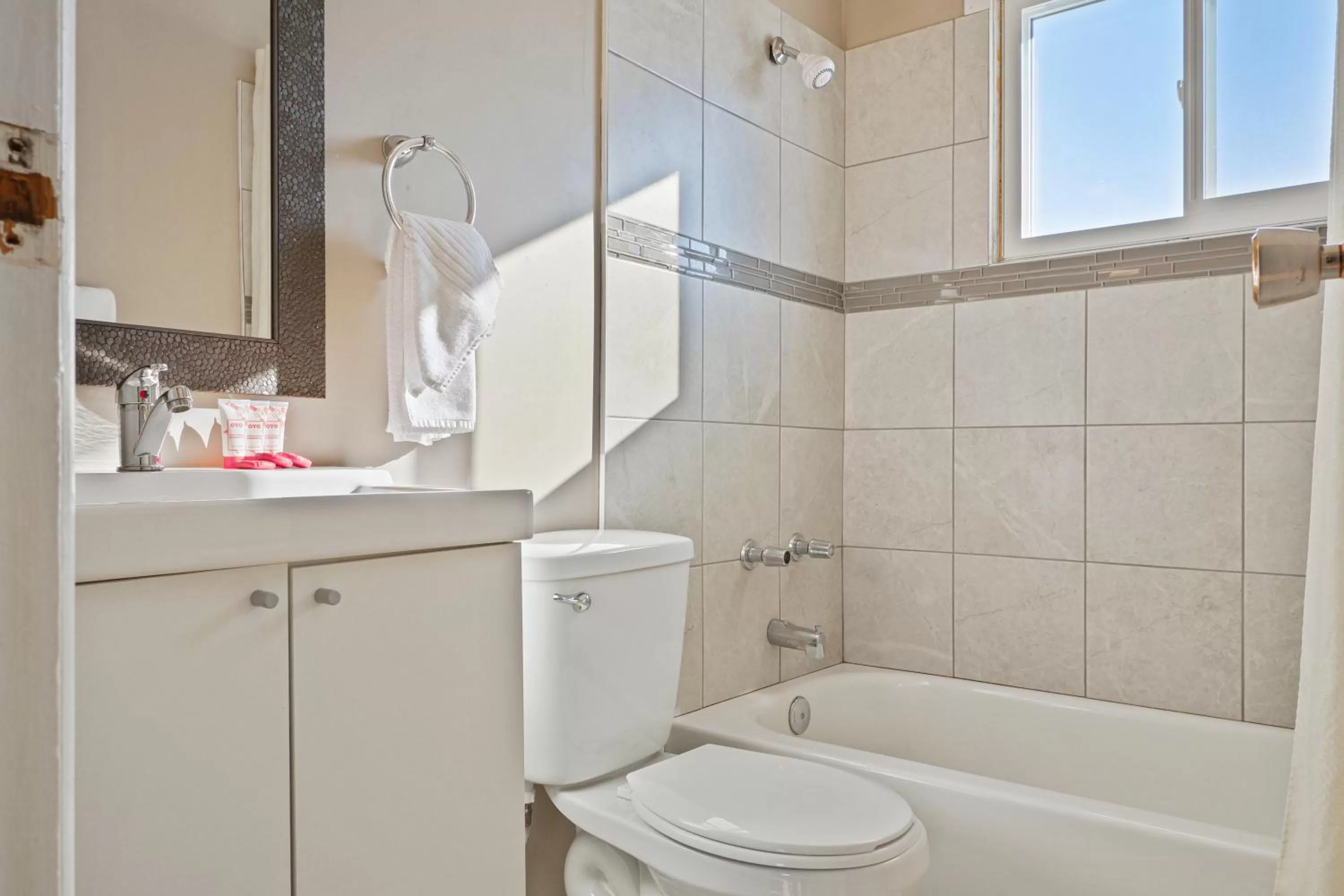 Bathroom in Hotel Bethel - Fort MacLeod, AB