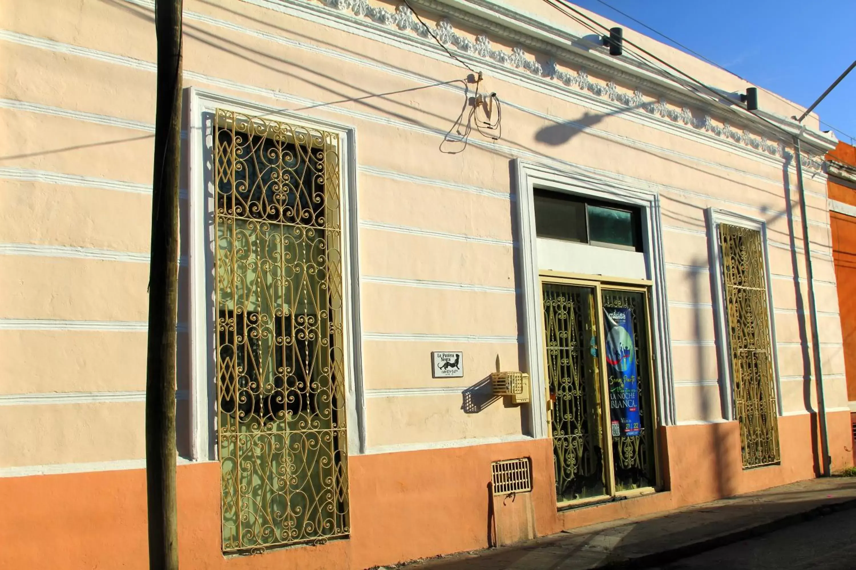 Facade/entrance, Property Building in La Pantera Negra