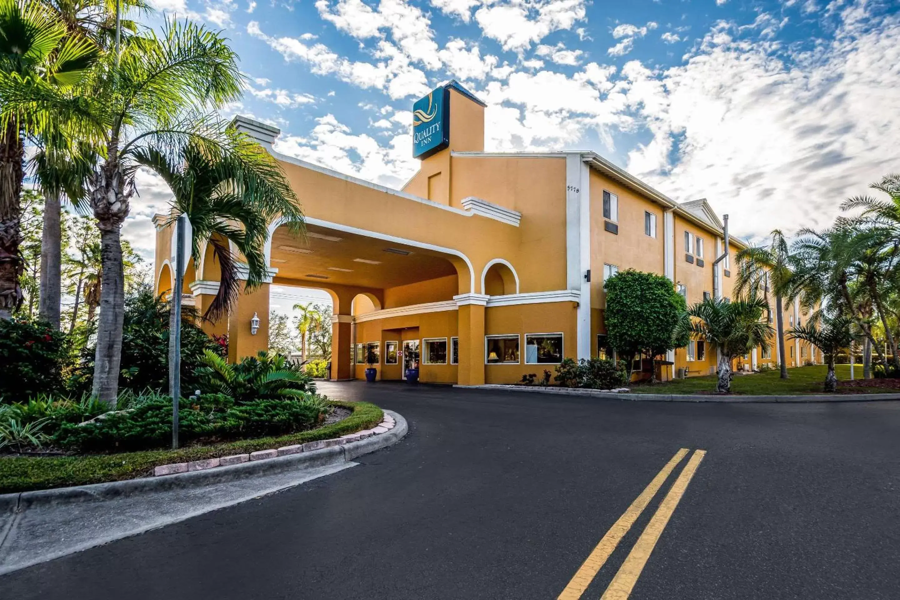 Property building in Quality Inn Sarasota I-75